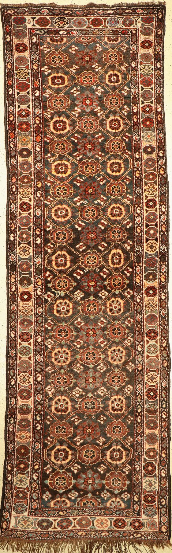 Kurdische Galerie, Persien, um 1900, Wolle auf Wolle, ca. 305 x 100 cm, leichte Gebrauchsspuren
