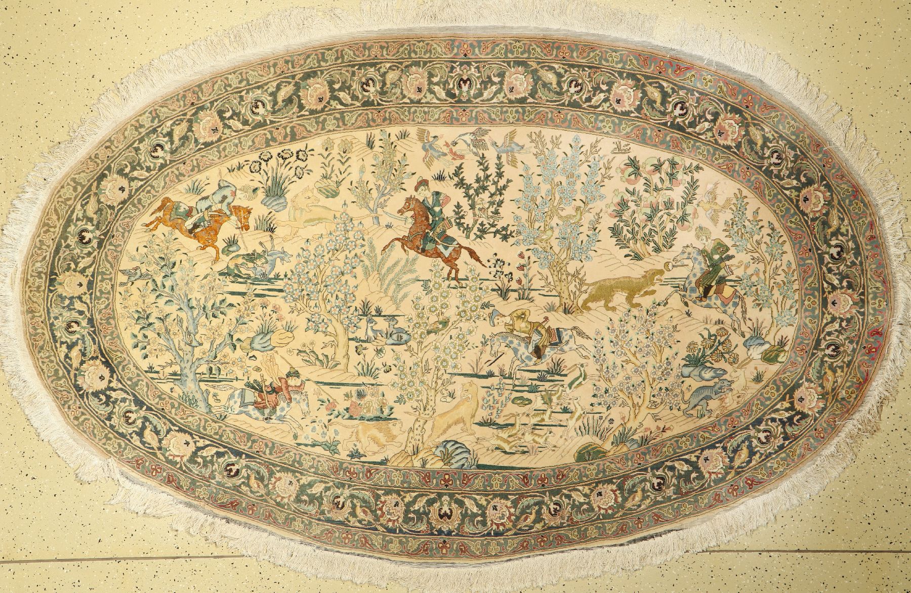 Täbriz fein (50 Raj), Persien, ca. 60 Jahre, Korkwolle mit Seide, ca. 255 x 155 cm, Mottenfraß und verblaßt