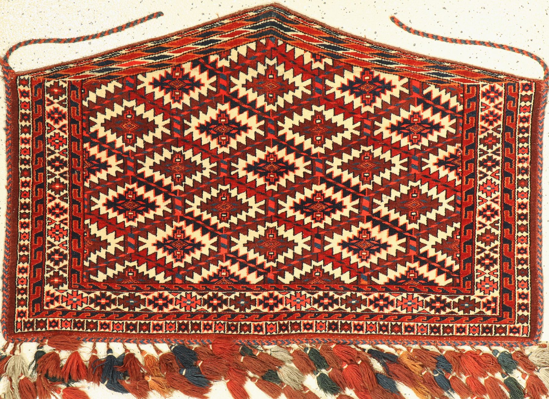 Asmalyk alt, Turkmenistan, um 1930, Wolle auf Wolle, ca. 122 x 80 cm, leichte Gebrauchs-spuren.