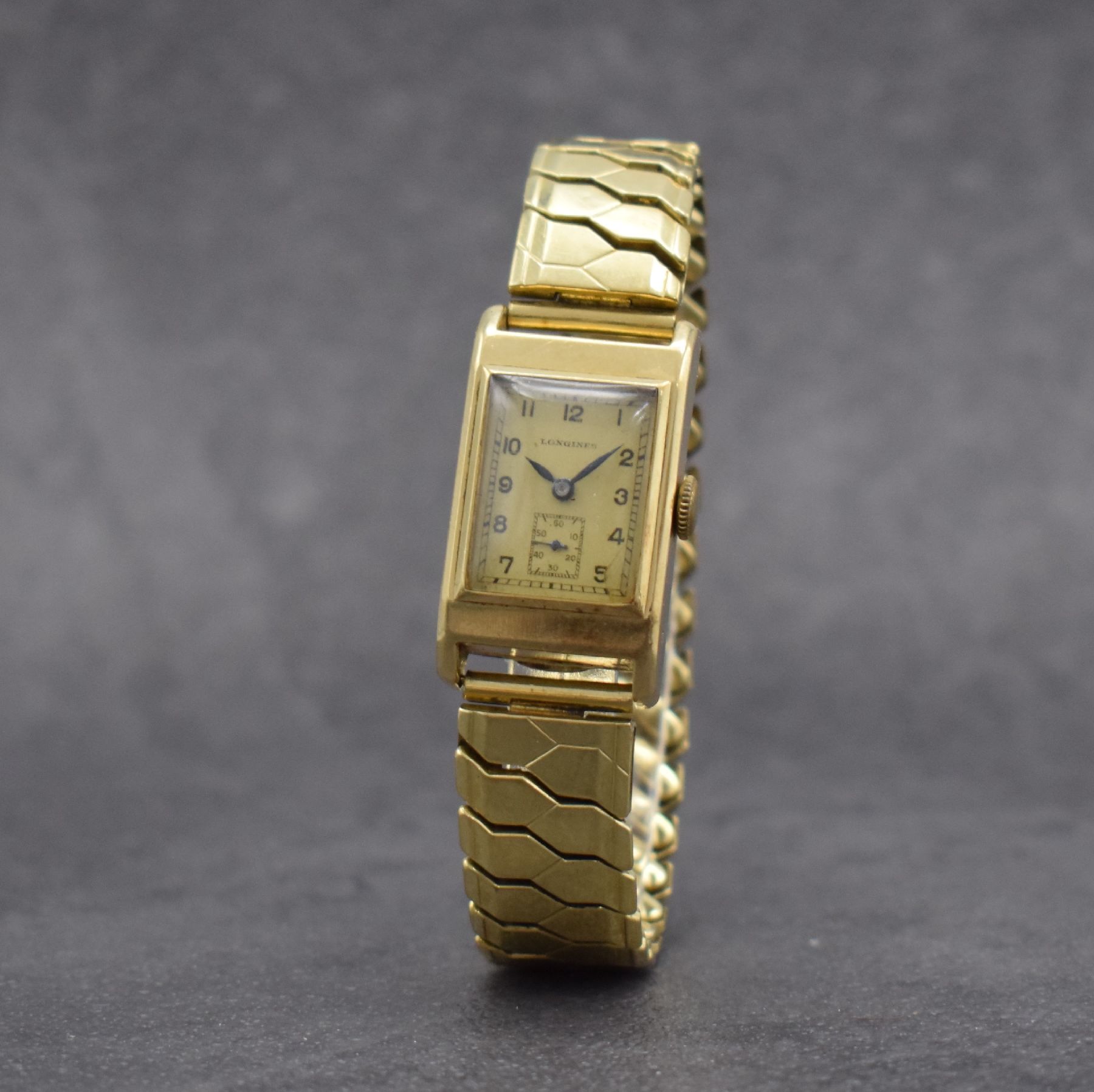 Detail b: LONGINES Armbanduhr in GG 585/000 mit Elasto-Fixo Band mit Kappe in GG 585/000, Schweiz um 1937, Handaufzug, 2-teil. Gehäuse, Boden aufgedr., ...