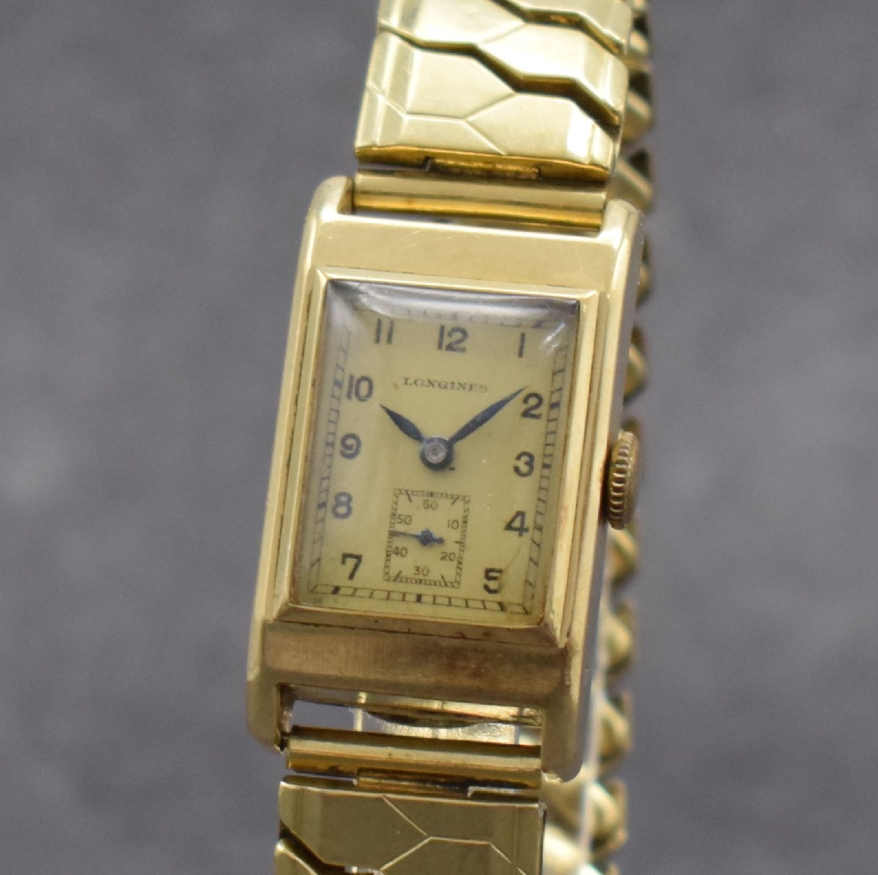 Detail c: LONGINES Armbanduhr in GG 585/000 mit Elasto-Fixo Band mit Kappe in GG 585/000, Schweiz um 1937, Handaufzug, 2-teil. Gehäuse, Boden aufgedr., ...