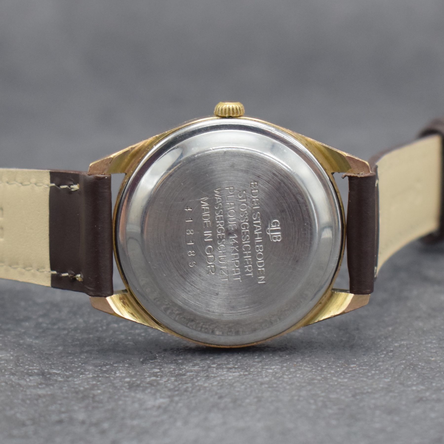 Detail d: GLASHÜTTE Spezimatic Herrenarmbanduhr, Deutschland um 1965, Automatik, verg. Geh., Stahlboden gedr., braunes fleck. bzw. pat. Zifferbl. m. aufges. ...