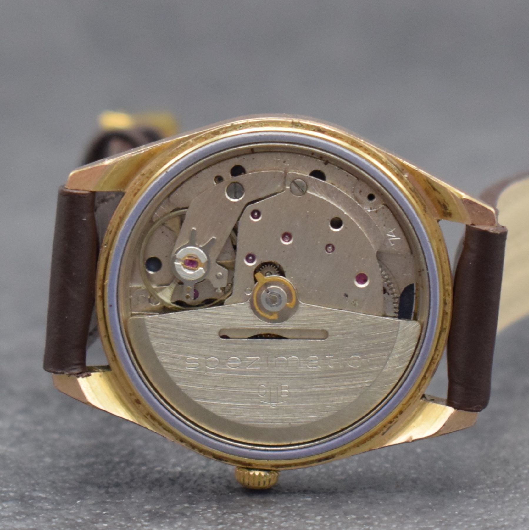 Detail f: GLASHÜTTE Spezimatic Herrenarmbanduhr, Deutschland um 1965, Automatik, verg. Geh., Stahlboden gedr., braunes fleck. bzw. pat. Zifferbl. m. aufges. ...