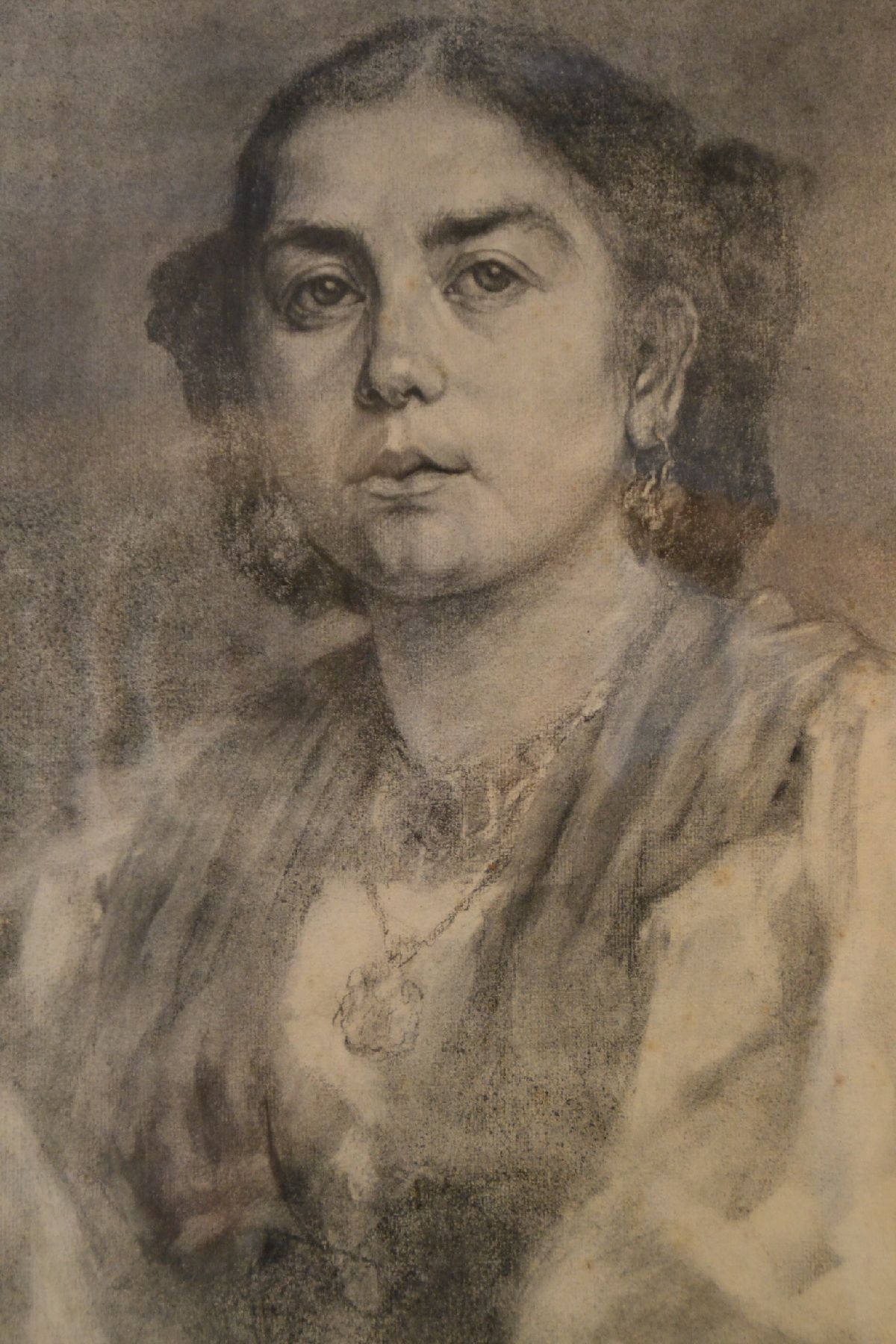 Detail b: Wilhelm Leibl, Köln 1844 - 1900 Würzburg, Porträt einer Frau mit Schmuck, Kohlezeichnung, leicht stockfleckig, ca. 54 x 38 cm