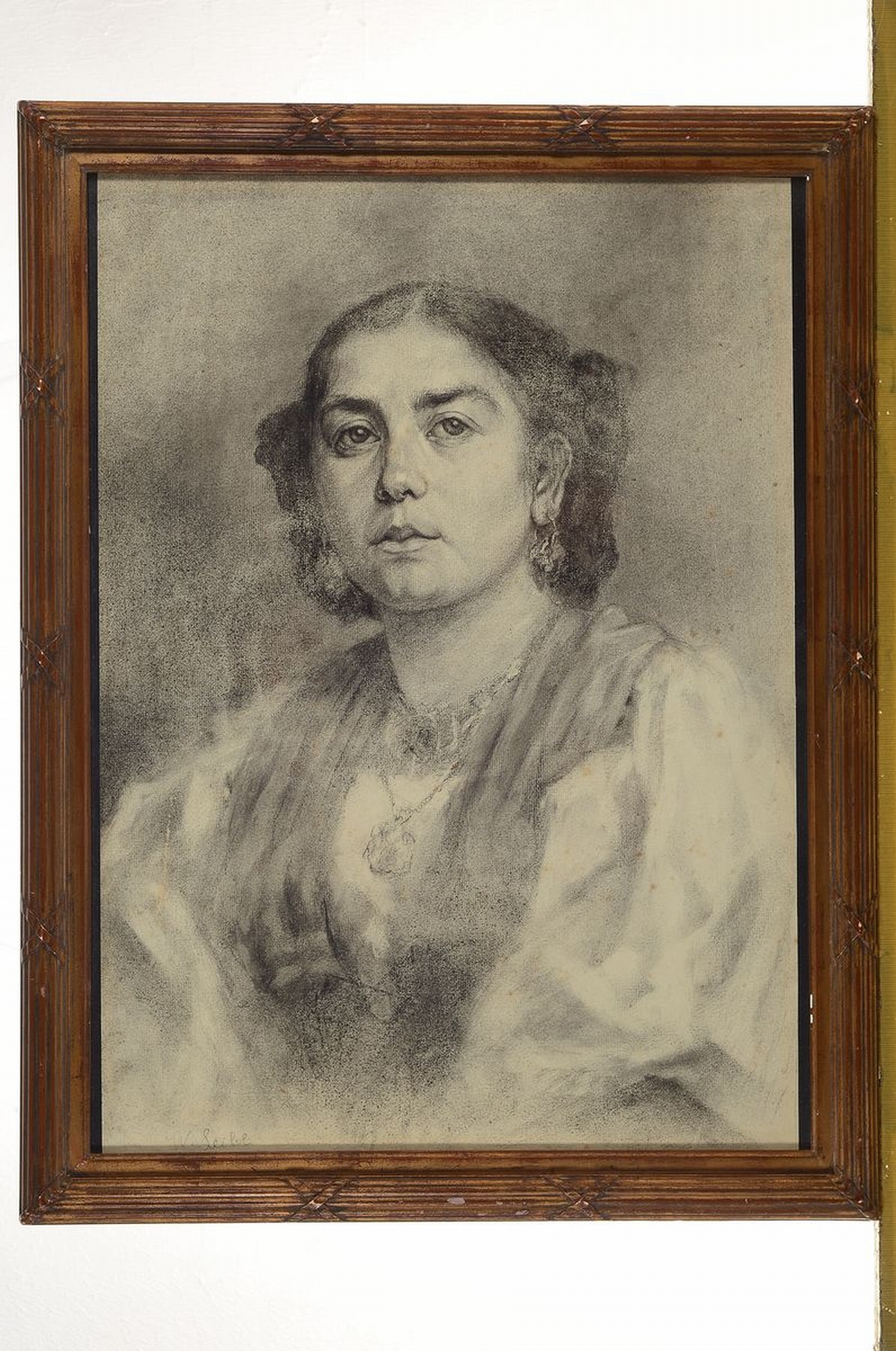 Detail k: Wilhelm Leibl, Köln 1844 - 1900 Würzburg, Porträt einer Frau mit Schmuck, Kohlezeichnung, leicht stockfleckig, ca. 54 x 38 cm