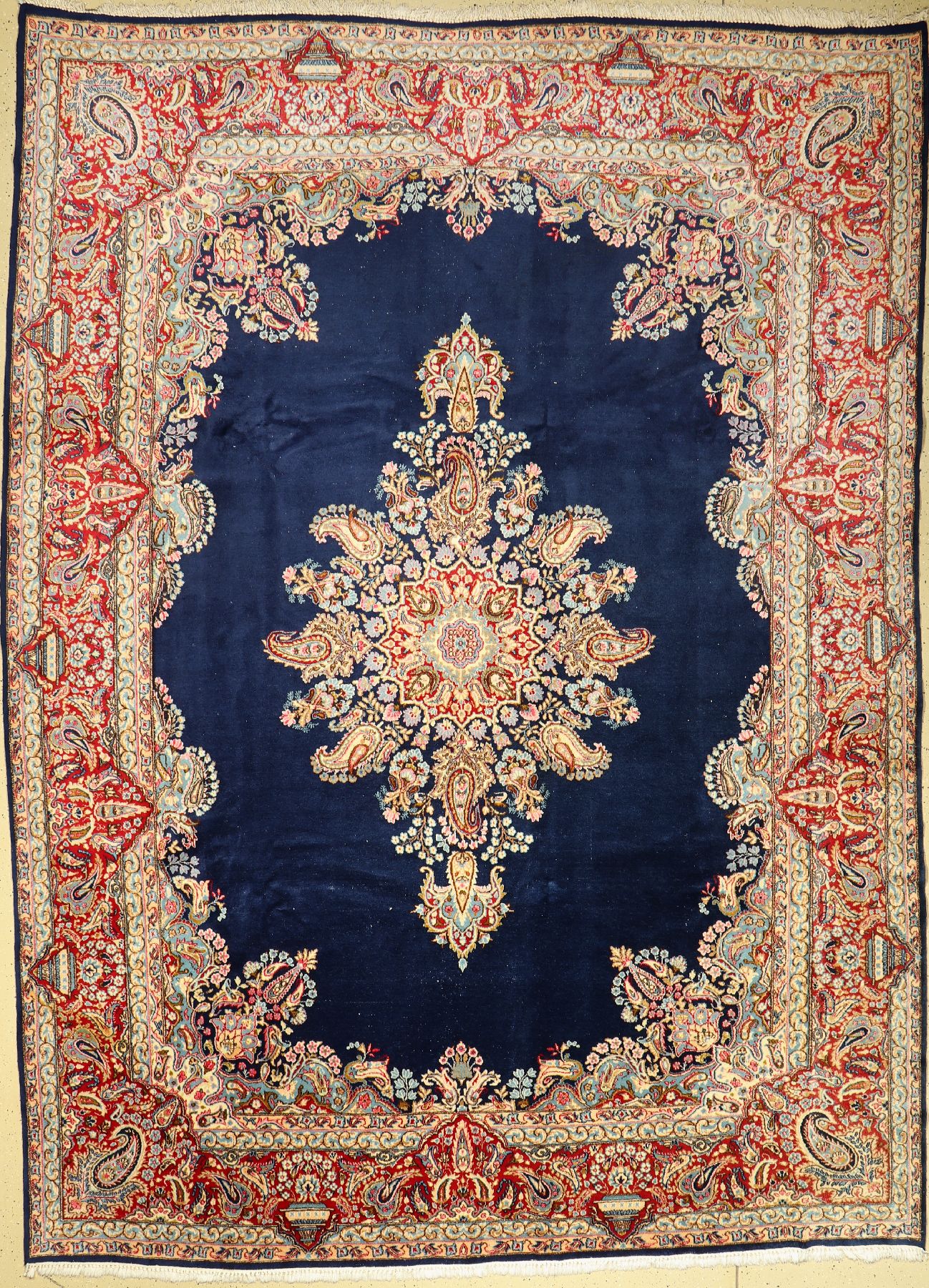 Kerman alt, Persien, ca. 50 Jahre, Wolle auf Baumwolle, ca. 377 x 278 cm, Starke Gebrauchsspuren