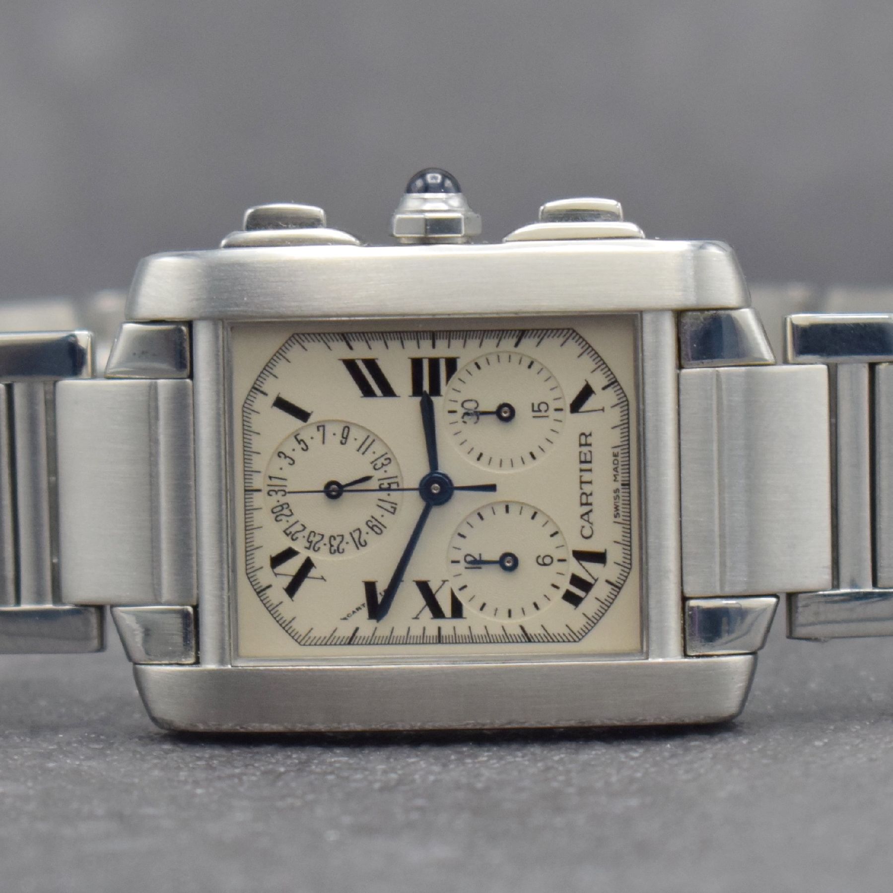 Detail a: CARTIER Armbandchronograph Tank Francaise, Schweiz um 1997, Ref. 2303, Edelstahlgeh. inkl. Gliederband m. dopp. Faltschl., Boden 4 -fach verschr., ...
