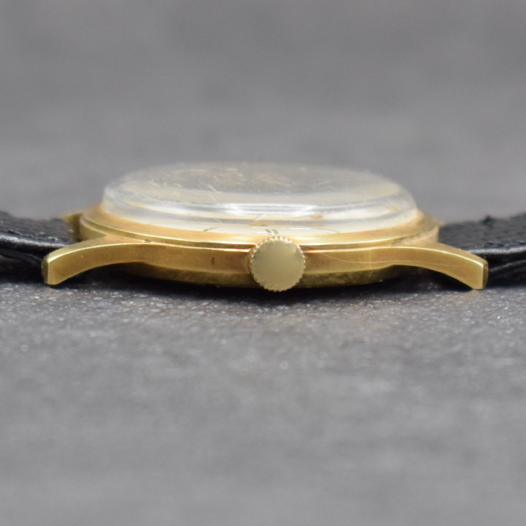 Detail d: PARA NEPTUN Armbanduhr in GG 585/000, Schweiz um 1960, Handaufzug, Boden verschr., weißes Zifferbl. m. gold. Stundenindizes & Zeigern, rhod. Werk ...