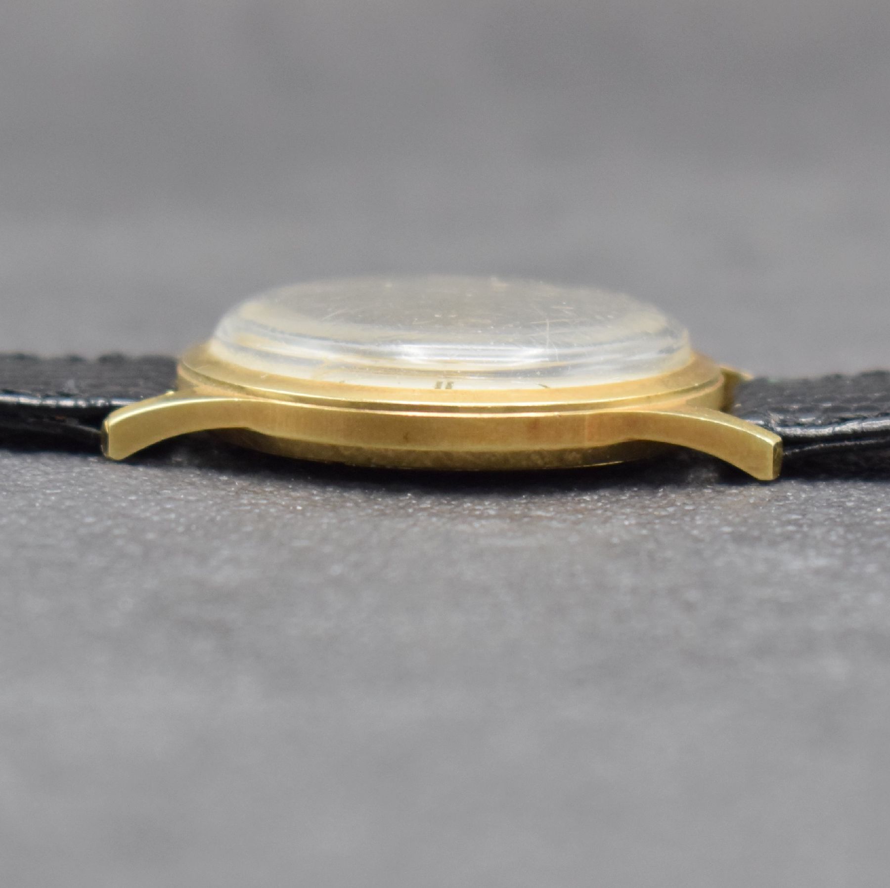 Detail e: PARA NEPTUN Armbanduhr in GG 585/000, Schweiz um 1960, Handaufzug, Boden verschr., weißes Zifferbl. m. gold. Stundenindizes & Zeigern, rhod. Werk ...