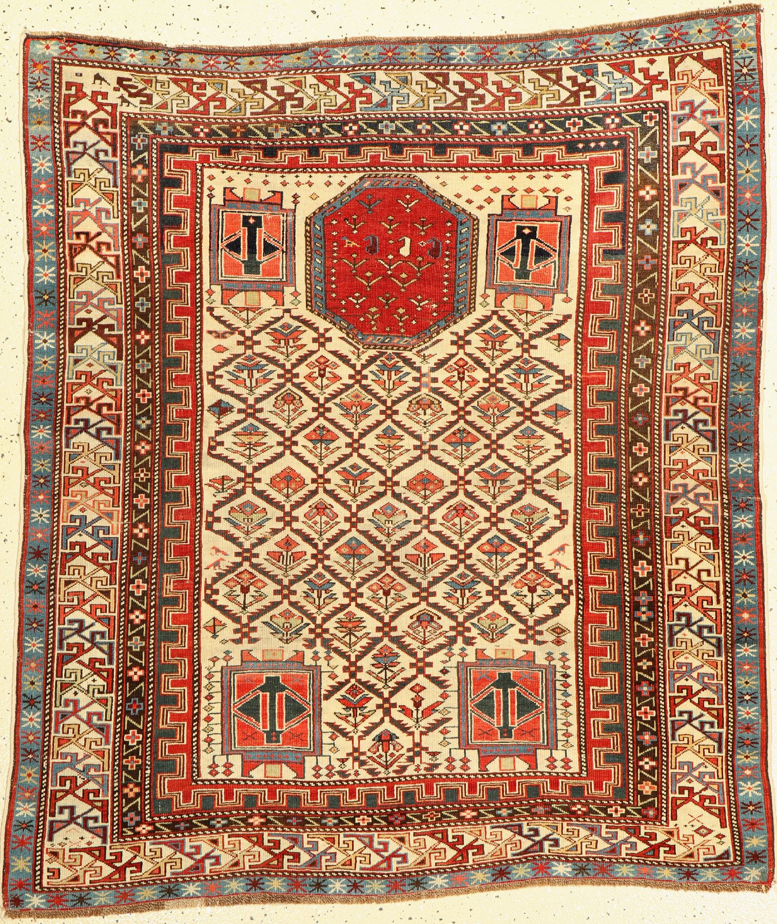Schirwan Marasali antik, Weissgrundiger Gebetsteppich, Kaukaus,Anfang 19 Jhd, Wolle auf Wolle, ca. 140 x 123 cm, Mittlere Gebrauchsspuren,kleine ...
