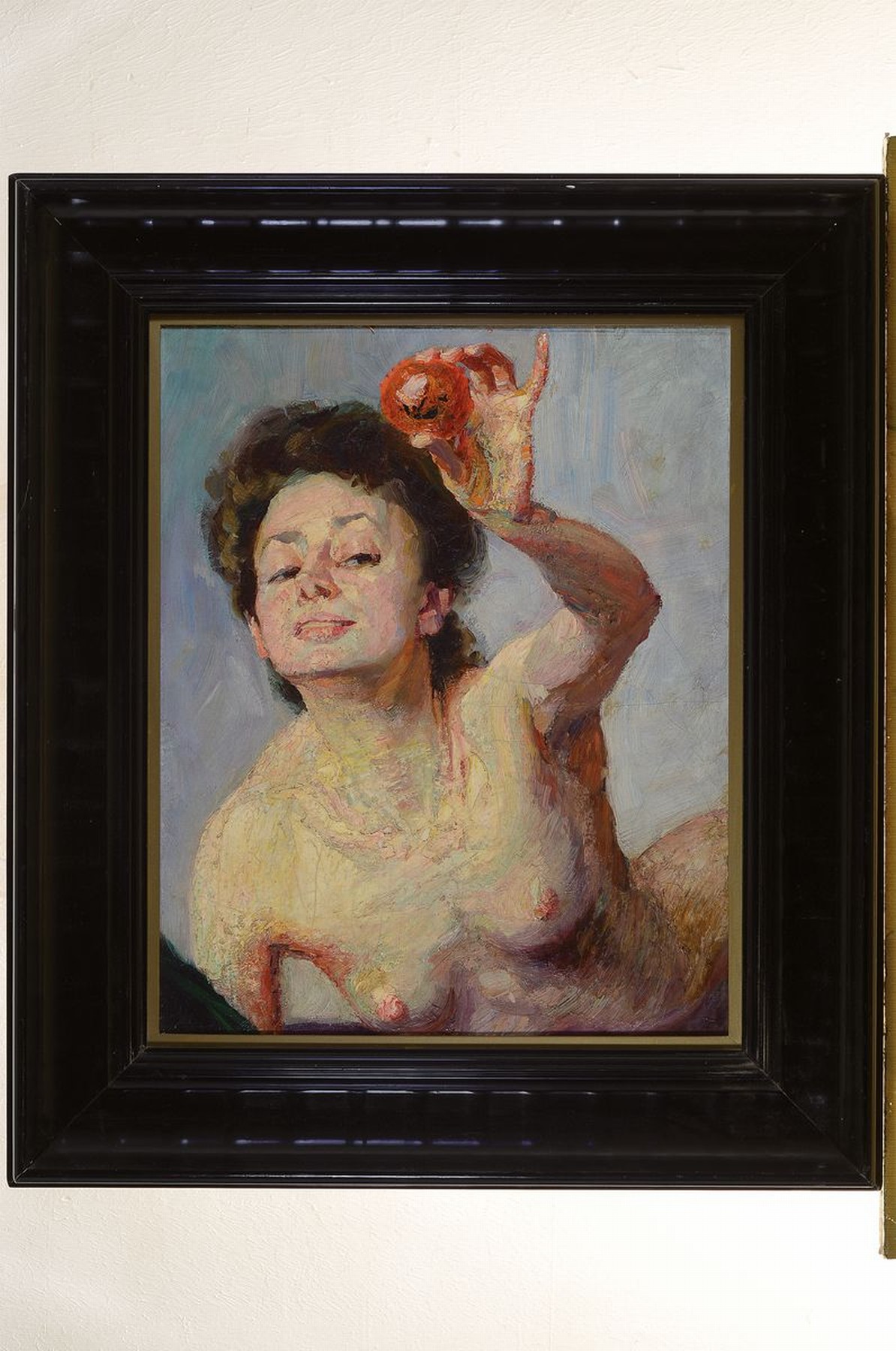 Detail k: Unbekannter Künstler, Münchener Schule, um 1910-20, weiblicher Halbakt mit Apfel, Anspielung auf Eva, Öl/Lwd, unsigniert, ca. 50x40cm, R. ca. ...