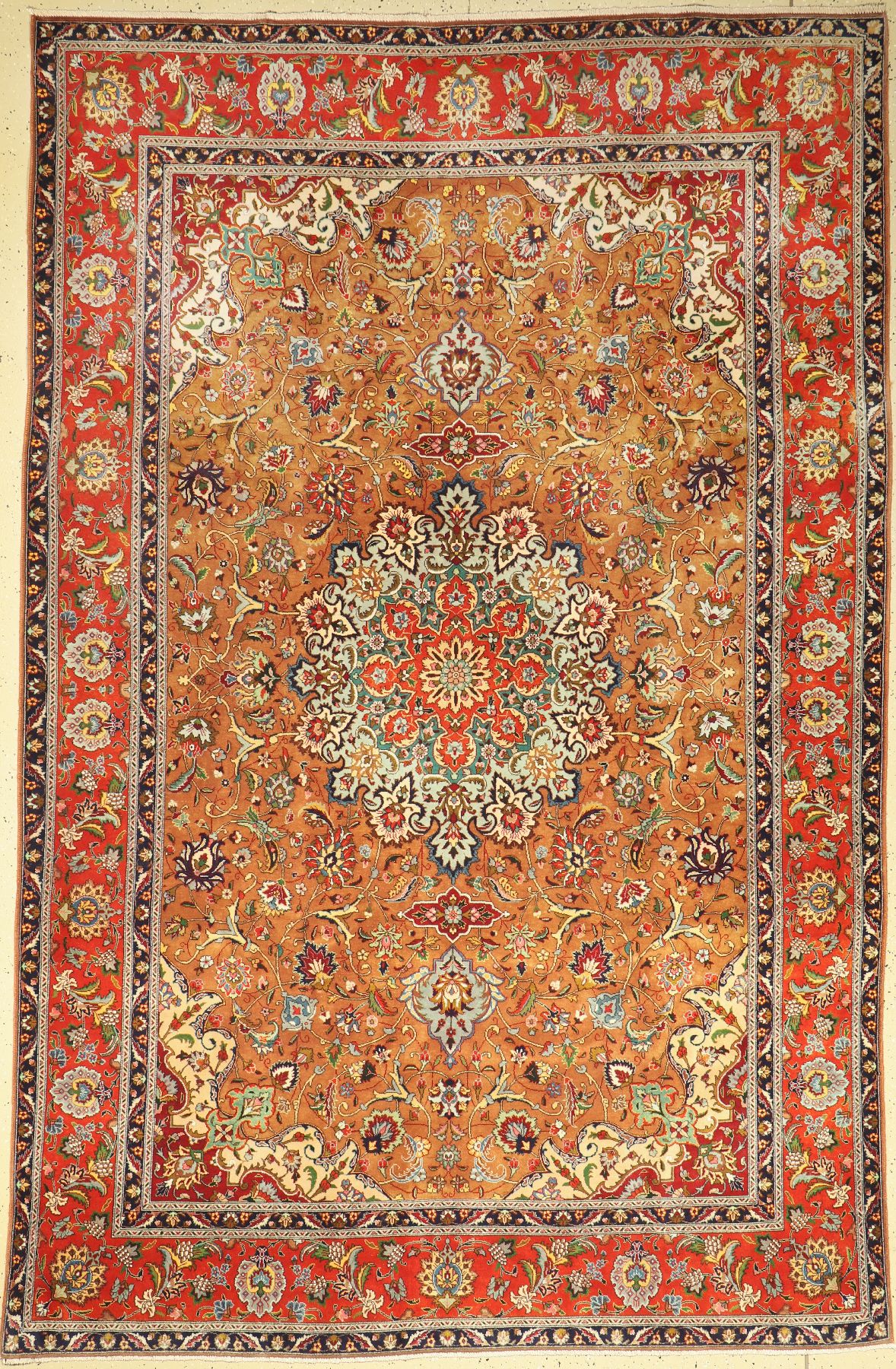 Täbriz alt, Persien, ca. 60 Jahre, Wolle auf Baumwolle,ca. 300 x 198 cm,guter Zustand