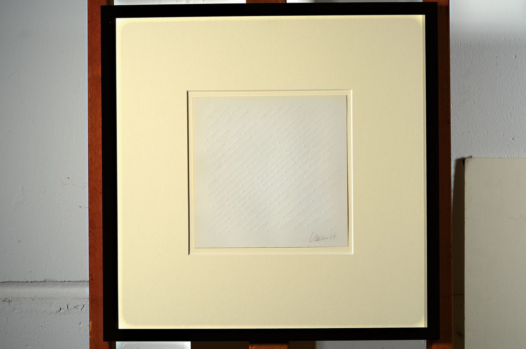 Detail k: Günther Uecker, geb. 1930, "Diagonale Reihung", handsigniert, früher Prägedruck, vermutlich 35 Exp., aus 1967, 42 x 42cm, unter Glas, ...