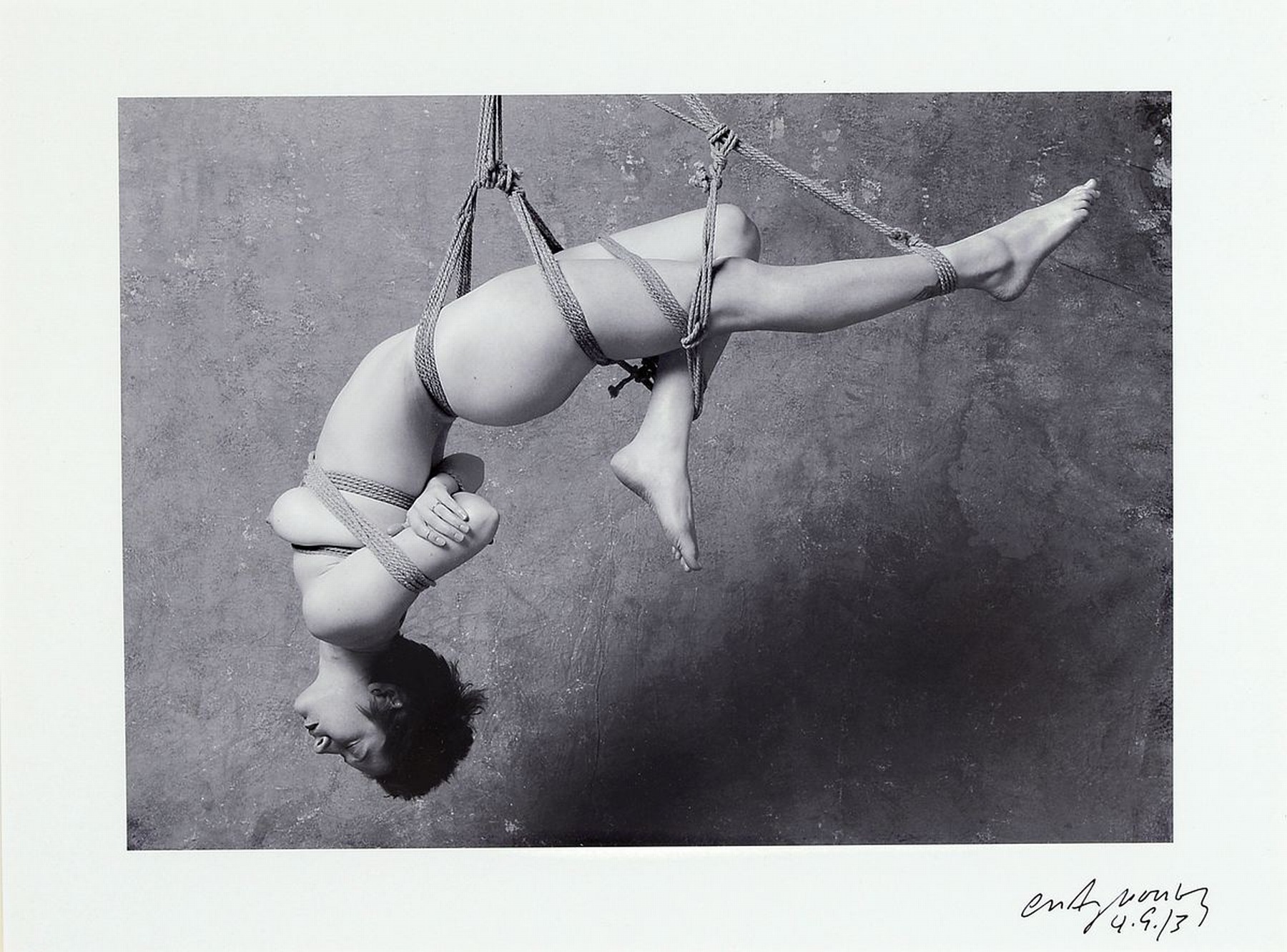 Craig Morey, 1952 Fort Wayne/USA, Aktfotografie, handsigniert, dat., rückseitig mit Zertifikat, dieses nochmals signiert, unter Glas, PP., Rahmen ...