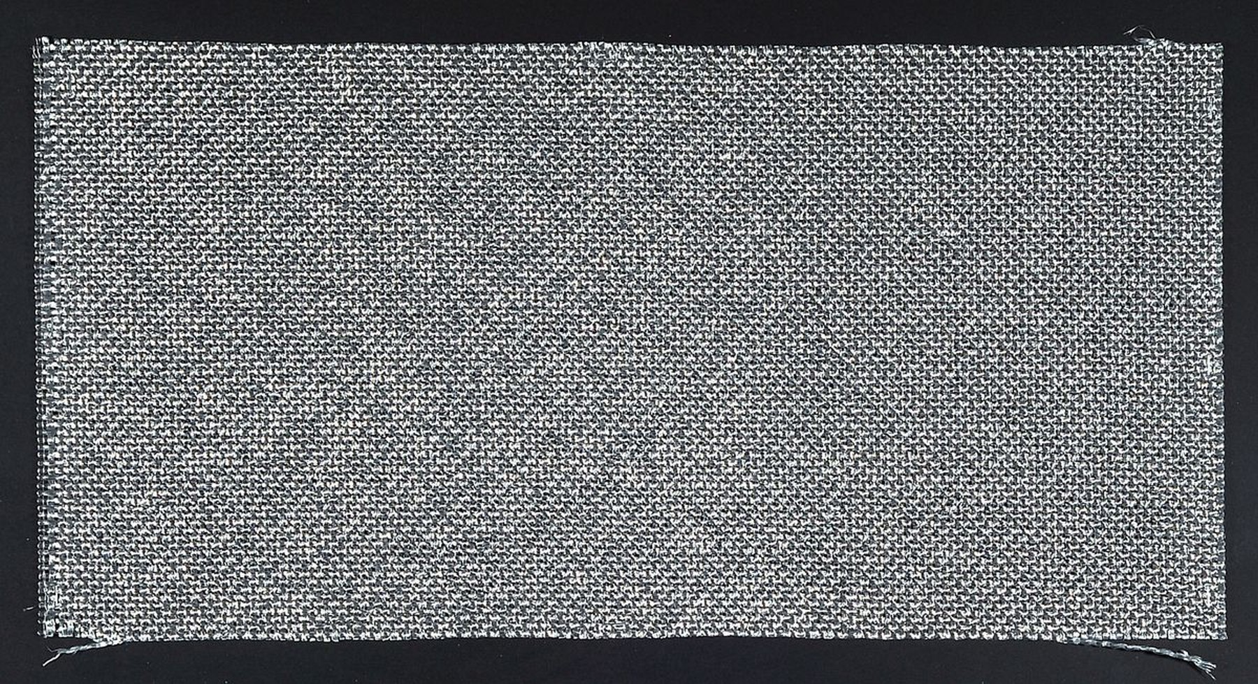 Christo, 1935 - 2020, zweiteiliges Lot: a. handsigniertes Multiple Projekt "Verhüllter Reichstag", b. riesiges original Stoffstück ...