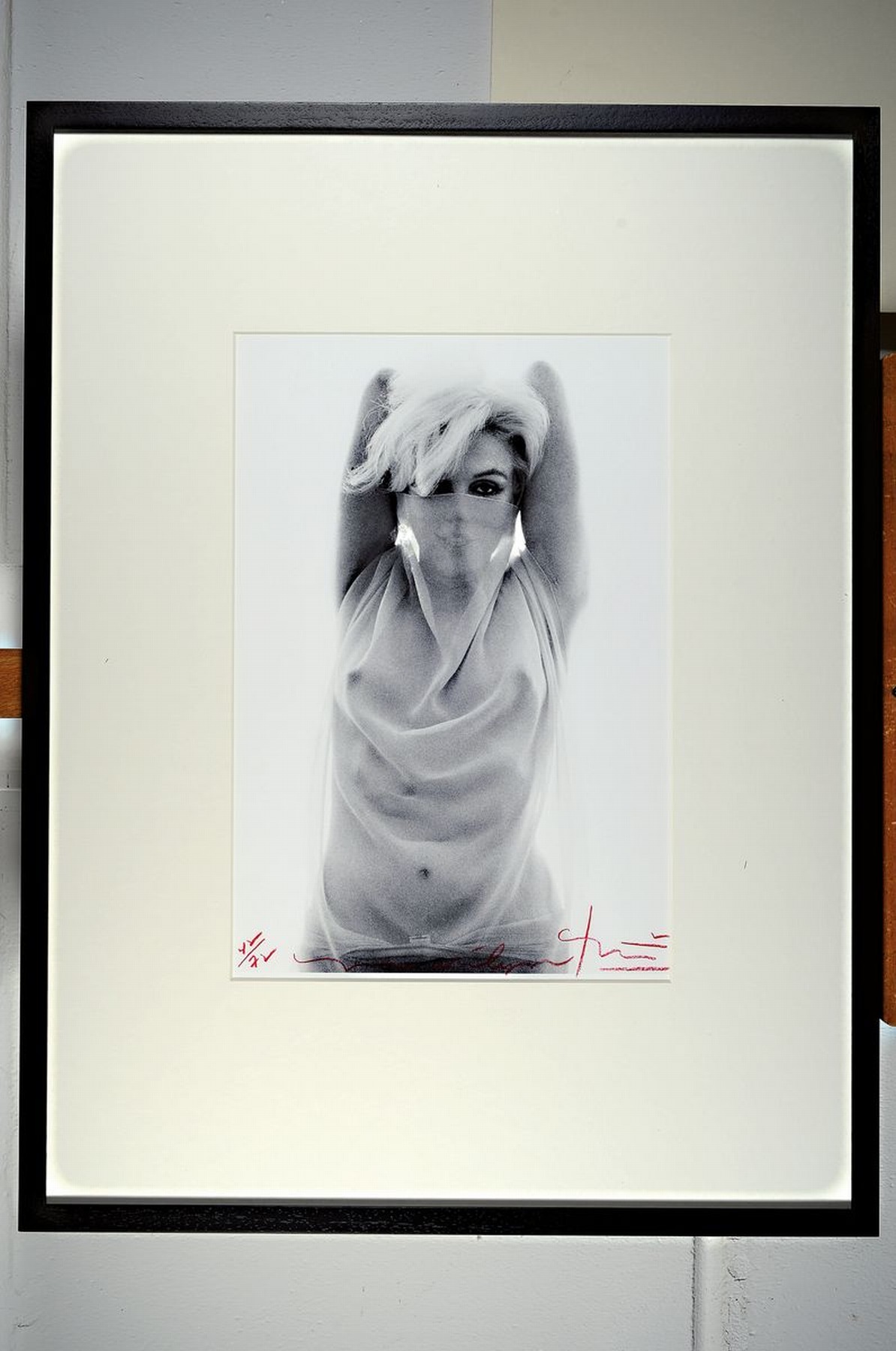 Detail k: Bert Stern 1929 - 2013, "Marylin Arabian", Fotografie auf dickem mattem Papier, Blattgr. 48 x 33 cm, Rahmengr. 83 x 63 cm, vom Künstler ...