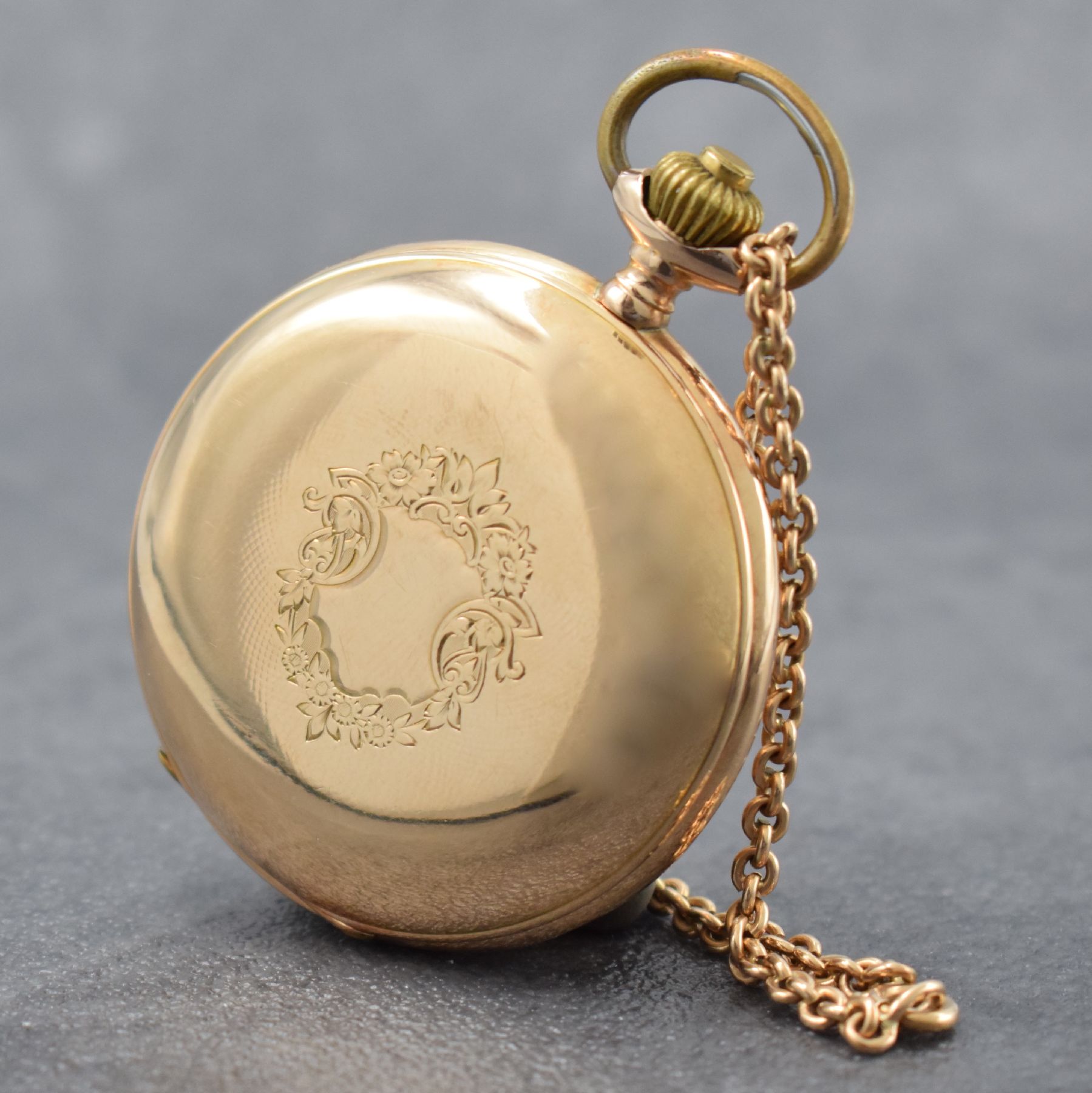 Detail b: IWC Savonette Herrentaschenuhr in RG 585/000 mit RG 585/000 Kette, Schweiz um 1900, guill. 2-Deckel Goldgeh. dell./ber, Sprungdeckel m. ...