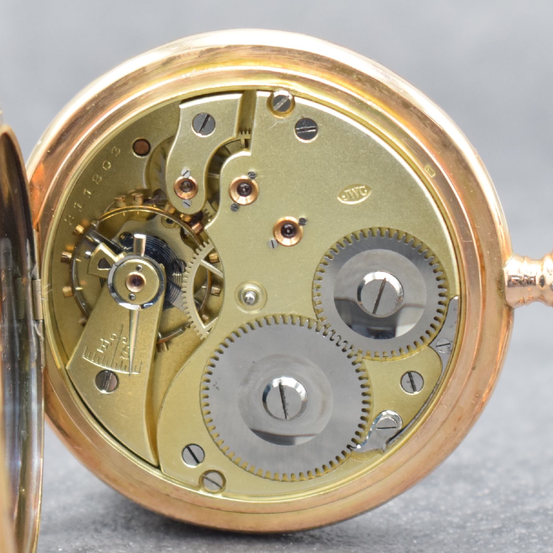 Detail f: IWC Savonette Herrentaschenuhr in RG 585/000 mit RG 585/000 Kette, Schweiz um 1900, guill. 2-Deckel Goldgeh. dell./ber, Sprungdeckel m. ...