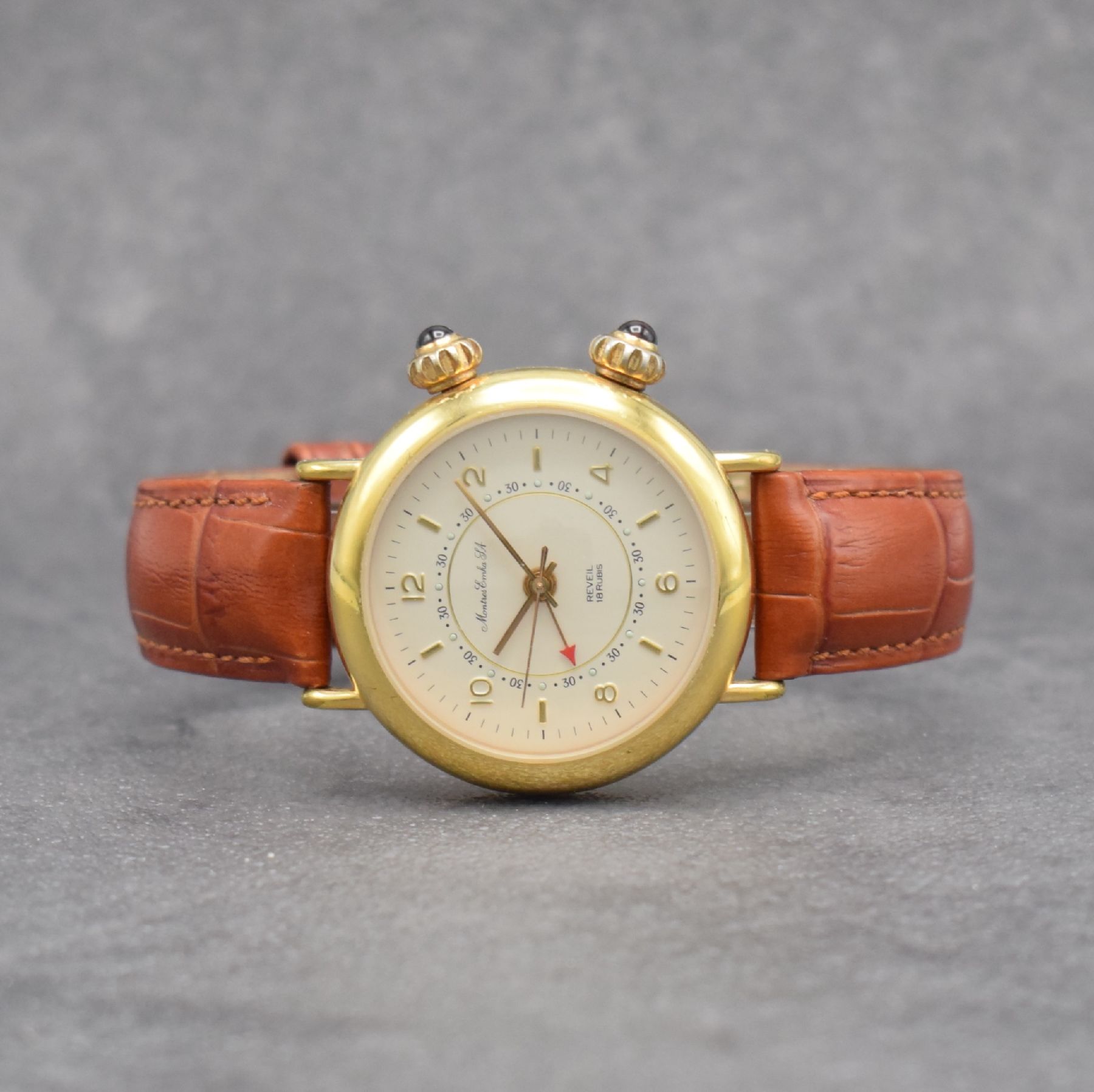 EMKA Armbandwecker, Handaufzug, Schweiz um 1990, verg. Metallgeh., beids. vergl., Boden aufgedr., Anz. v. Std., Min., Zentralsek. & Weckzeit, 18 St., ...
