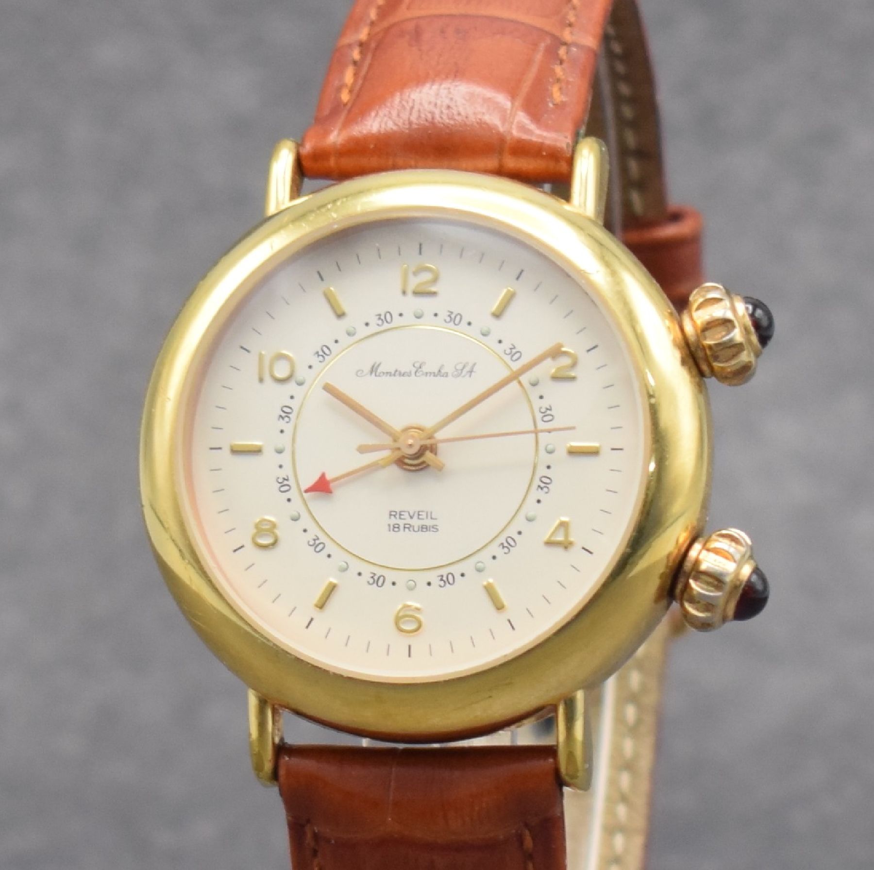 Detail c: EMKA Armbandwecker, Handaufzug, Schweiz um 1990, verg. Metallgeh., beids. vergl., Boden aufgedr., Anz. v. Std., Min., Zentralsek. & Weckzeit, 18 St., ...