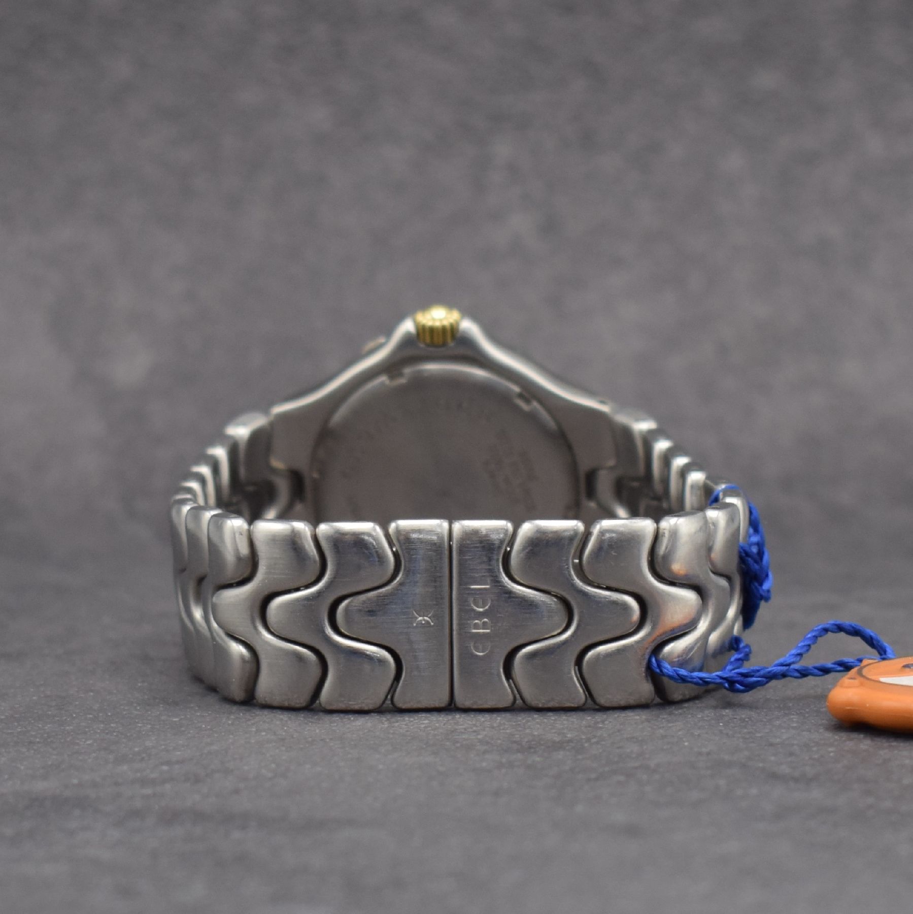 Detail d: EBEL Sportwave Armbanduhr, quarz, Ref. 6187531, verschr. Geh. in Stahl inkl. Gliederband. m. dopp. Faltschl., Reiter der Lünette & Krone in Gold, ...