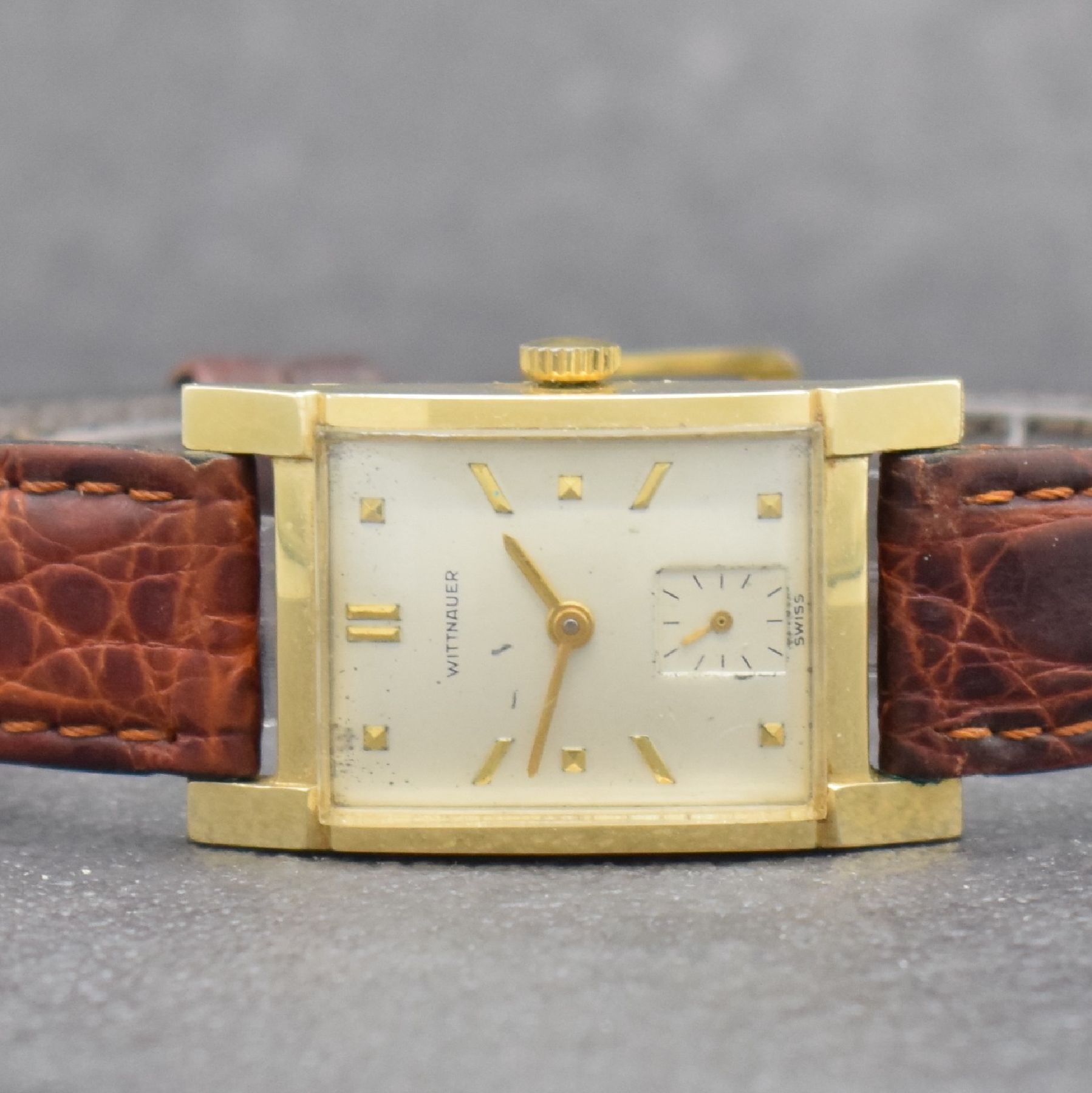 Detail a: WITTNAUER rechteckige Herrenarmbanduhr in GG 585/000, Schweiz/USA um 1950, 2-teil. Geh., vers. Blatt m. gold. Ind. fl., gold. Zeiger, rhod. Formwerk, ...