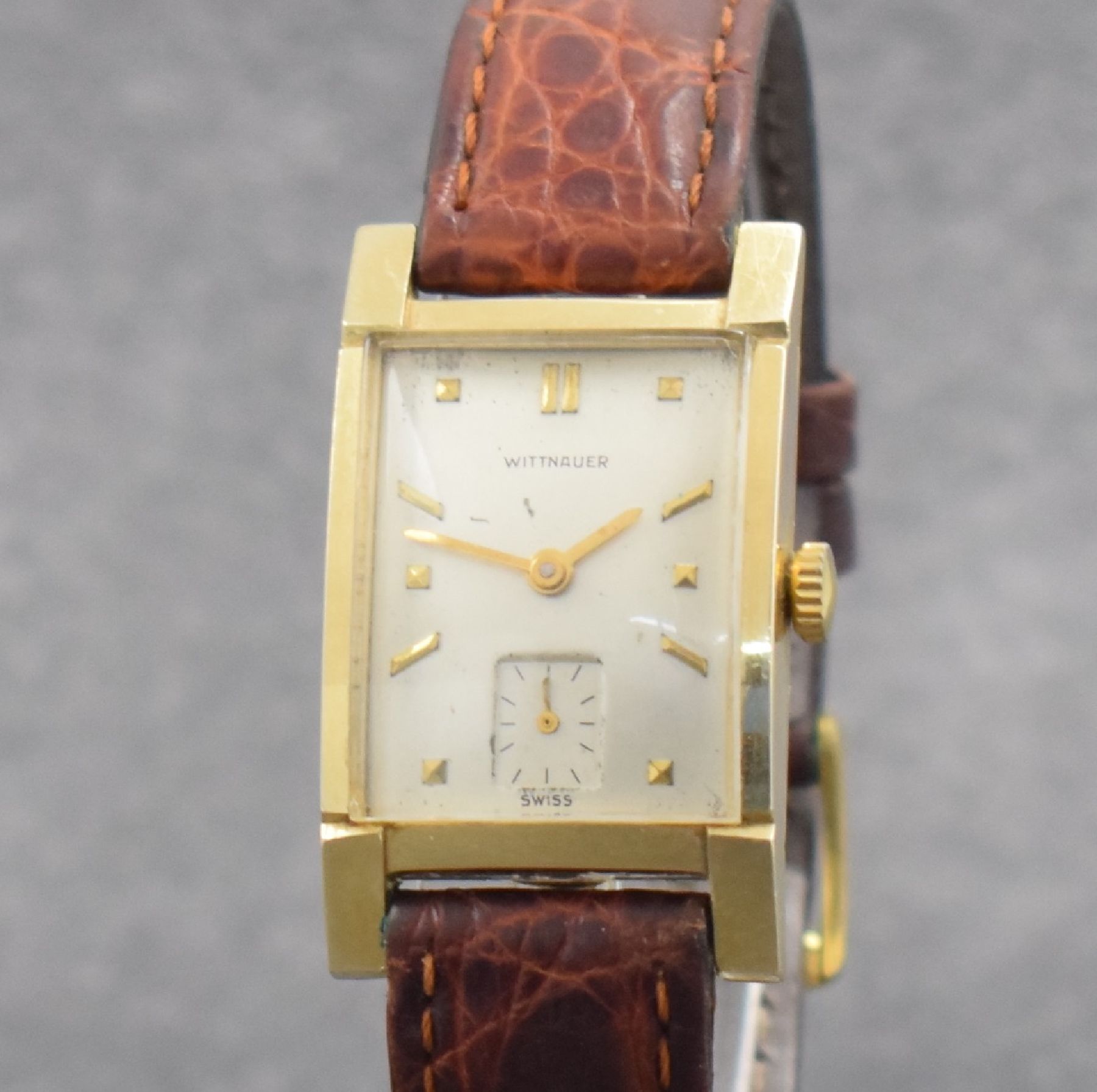 Detail c: WITTNAUER rechteckige Herrenarmbanduhr in GG 585/000, Schweiz/USA um 1950, 2-teil. Geh., vers. Blatt m. gold. Ind. fl., gold. Zeiger, rhod. Formwerk, ...