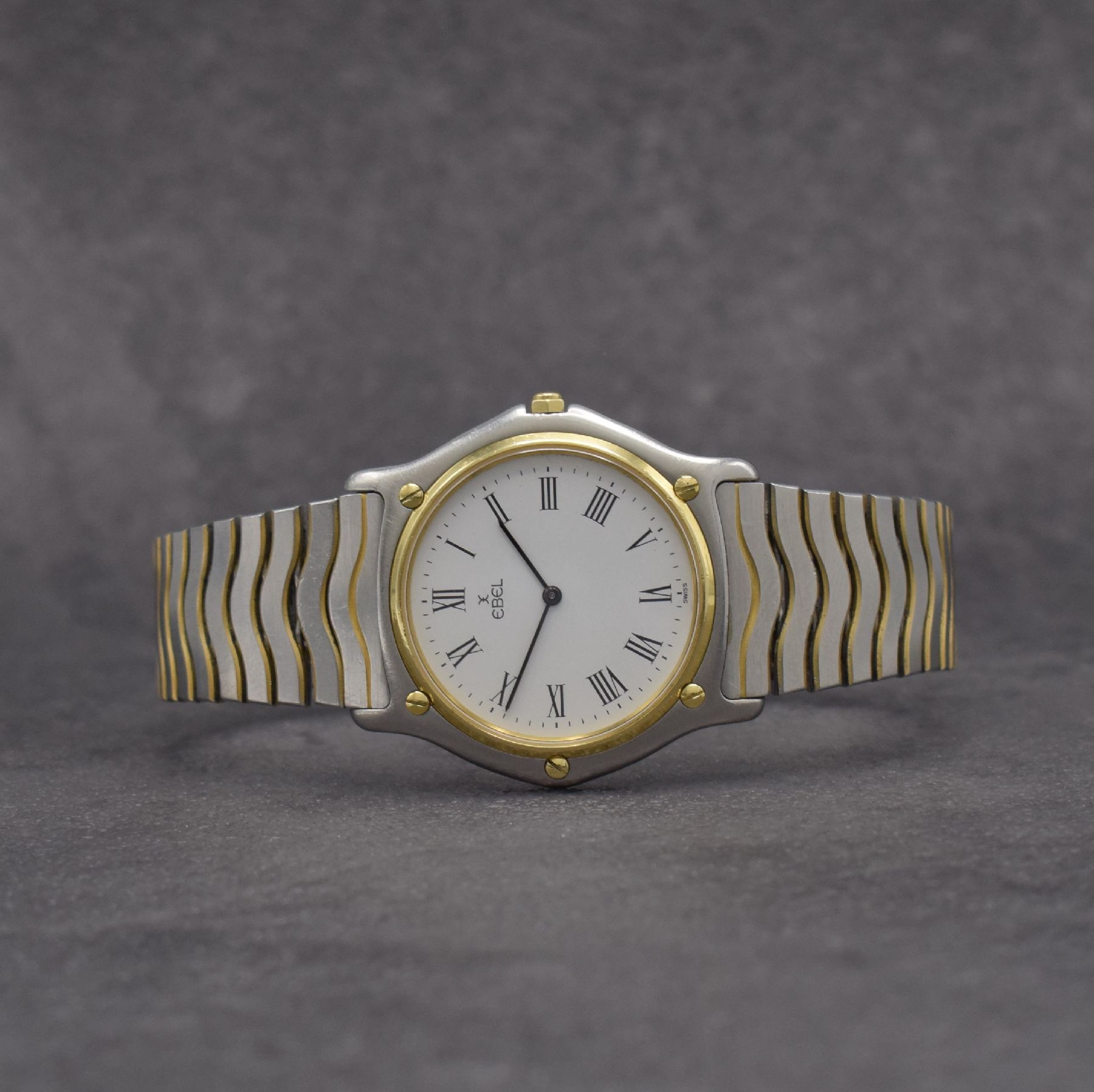 EBEL Sport Classique Armbanduhr, Schweiz um 1985, quarz, Stülpgeh. in Edelstahl, Lünette in GG, Stahlbd. stark verschl., weißes Zifferbl. m. röm. ...