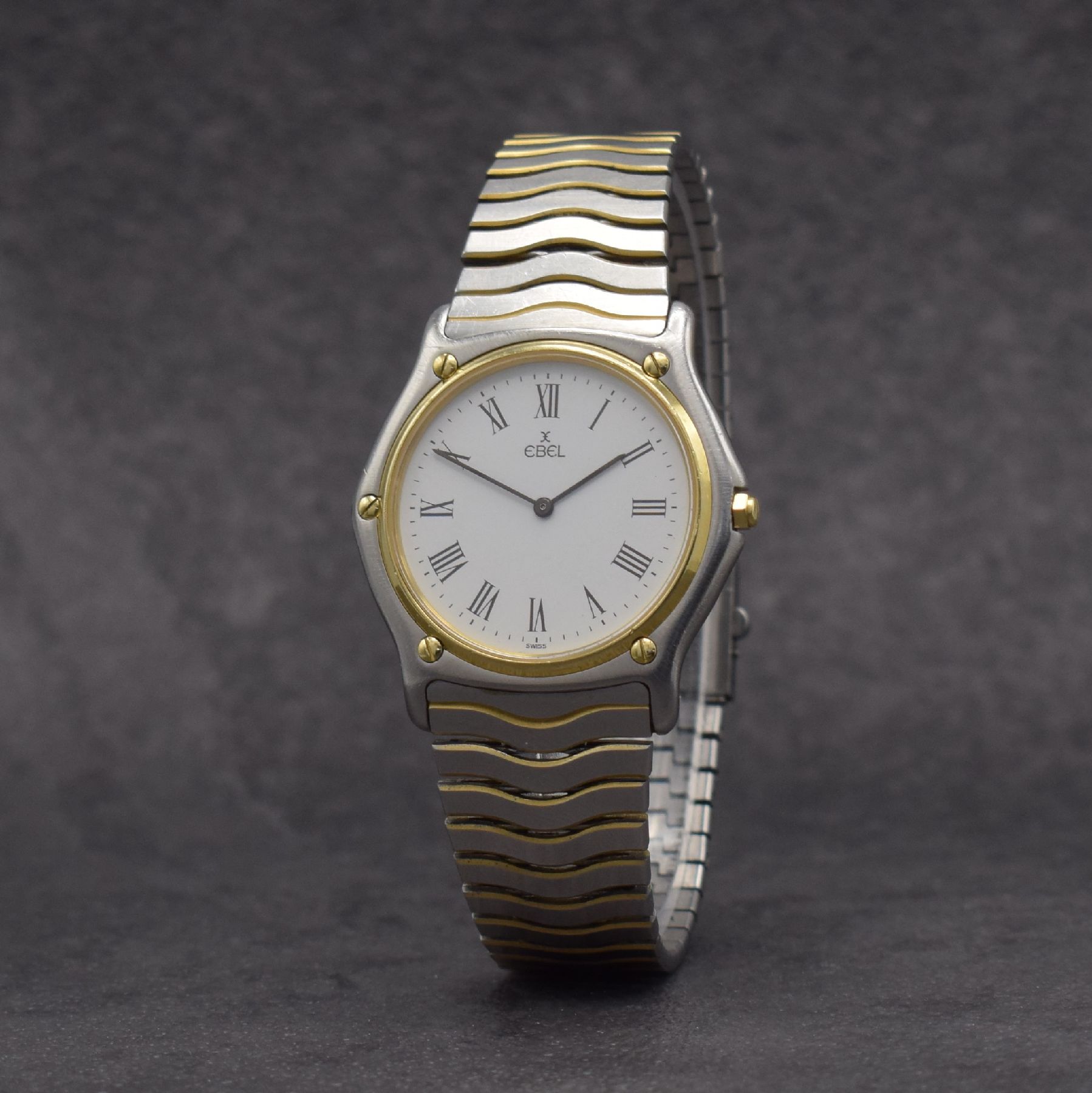 Detail b: EBEL Sport Classique Armbanduhr, Schweiz um 1985, quarz, Stülpgeh. in Edelstahl, Lünette in GG, Stahlbd. stark verschl., weißes Zifferbl. m. röm. ...