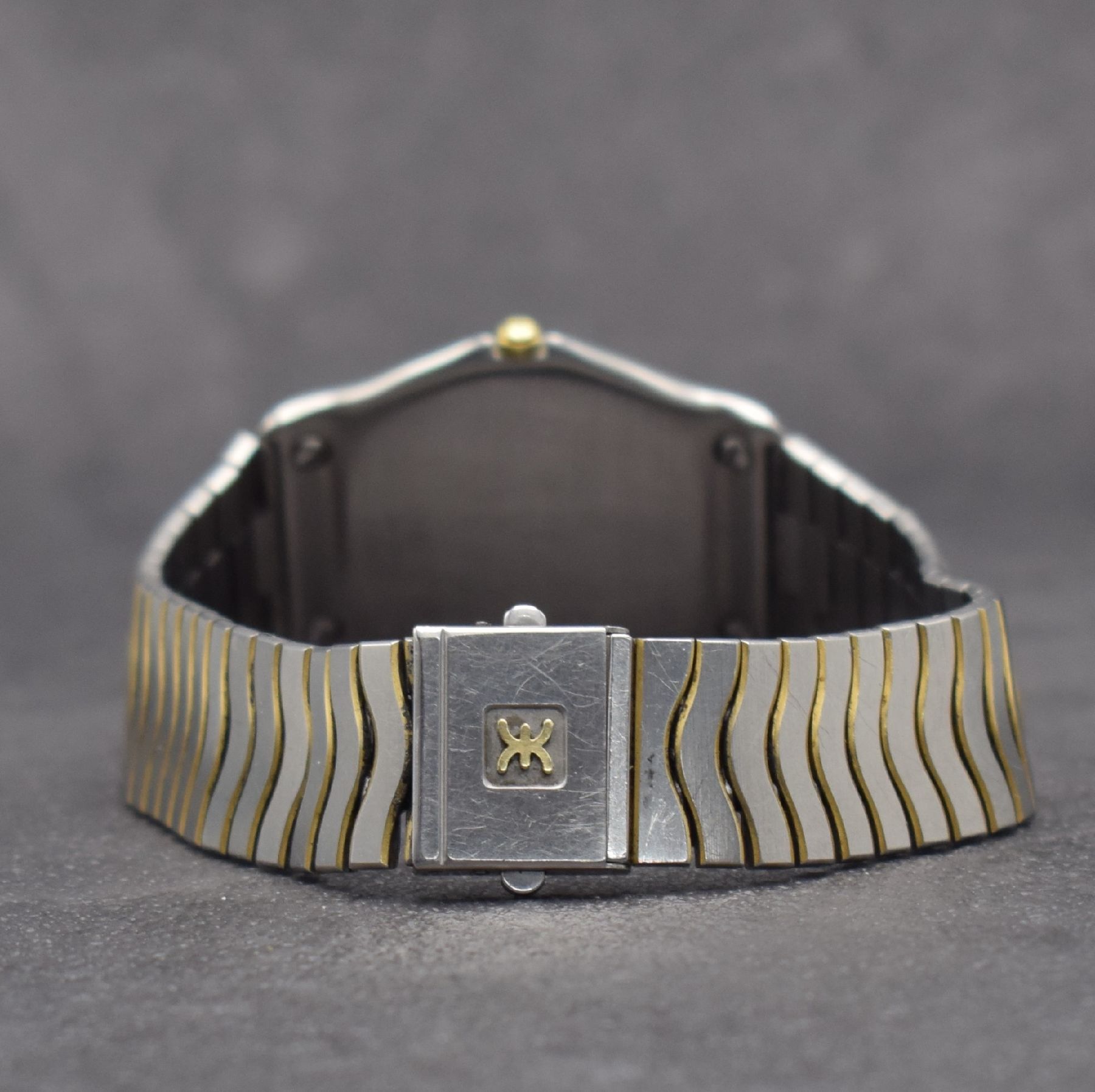 Detail d: EBEL Sport Classique Armbanduhr, Schweiz um 1985, quarz, Stülpgeh. in Edelstahl, Lünette in GG, Stahlbd. stark verschl., weißes Zifferbl. m. röm. ...