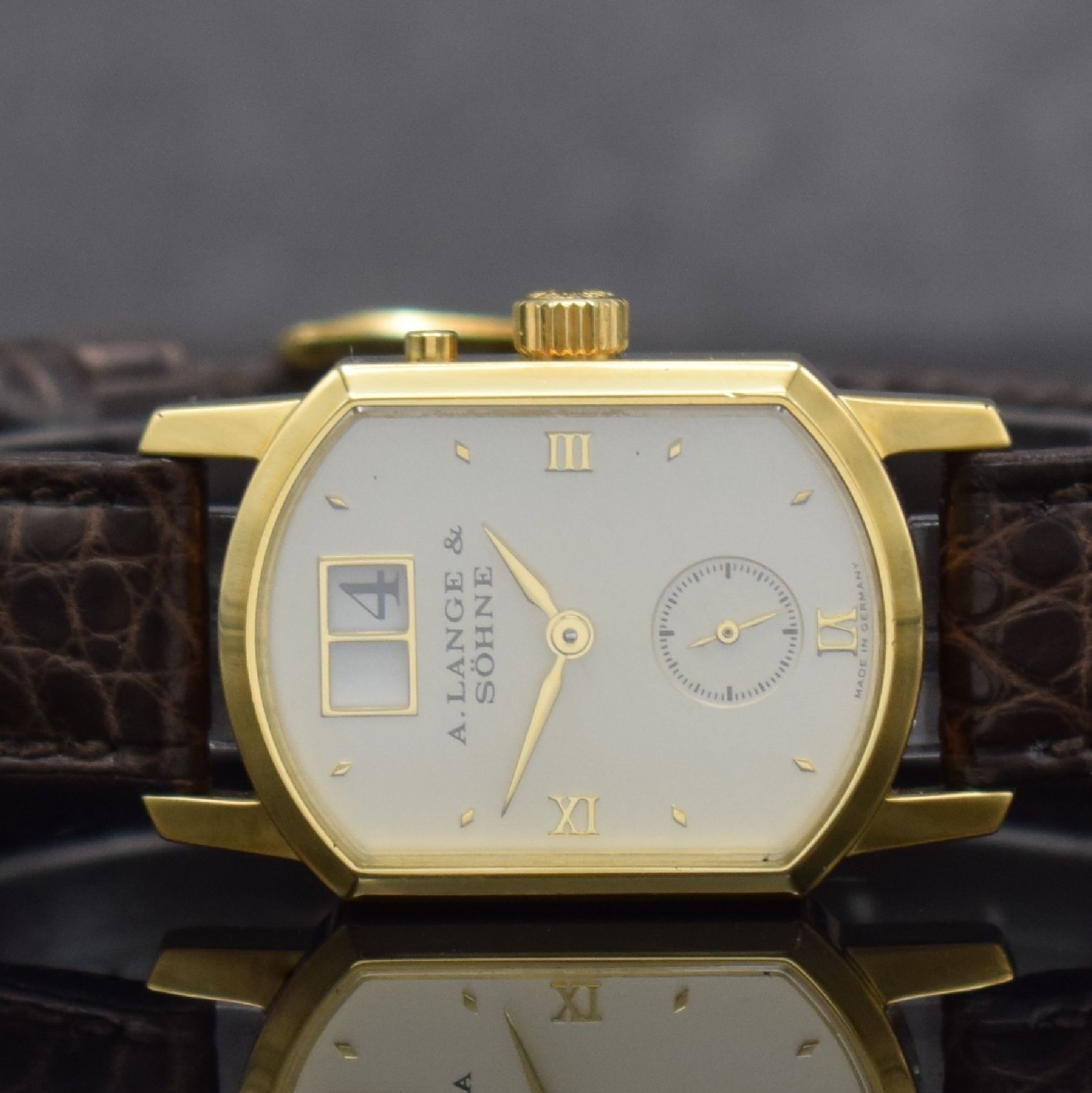 Detail a: A. LANGE & SÖHNE Arkade seltene Damenarmbanduhr in GG 750/000 Ref. 103.021, Deutschland um 2000, Handaufzug, beids. vergl. Geh., Boden 4-fach ...