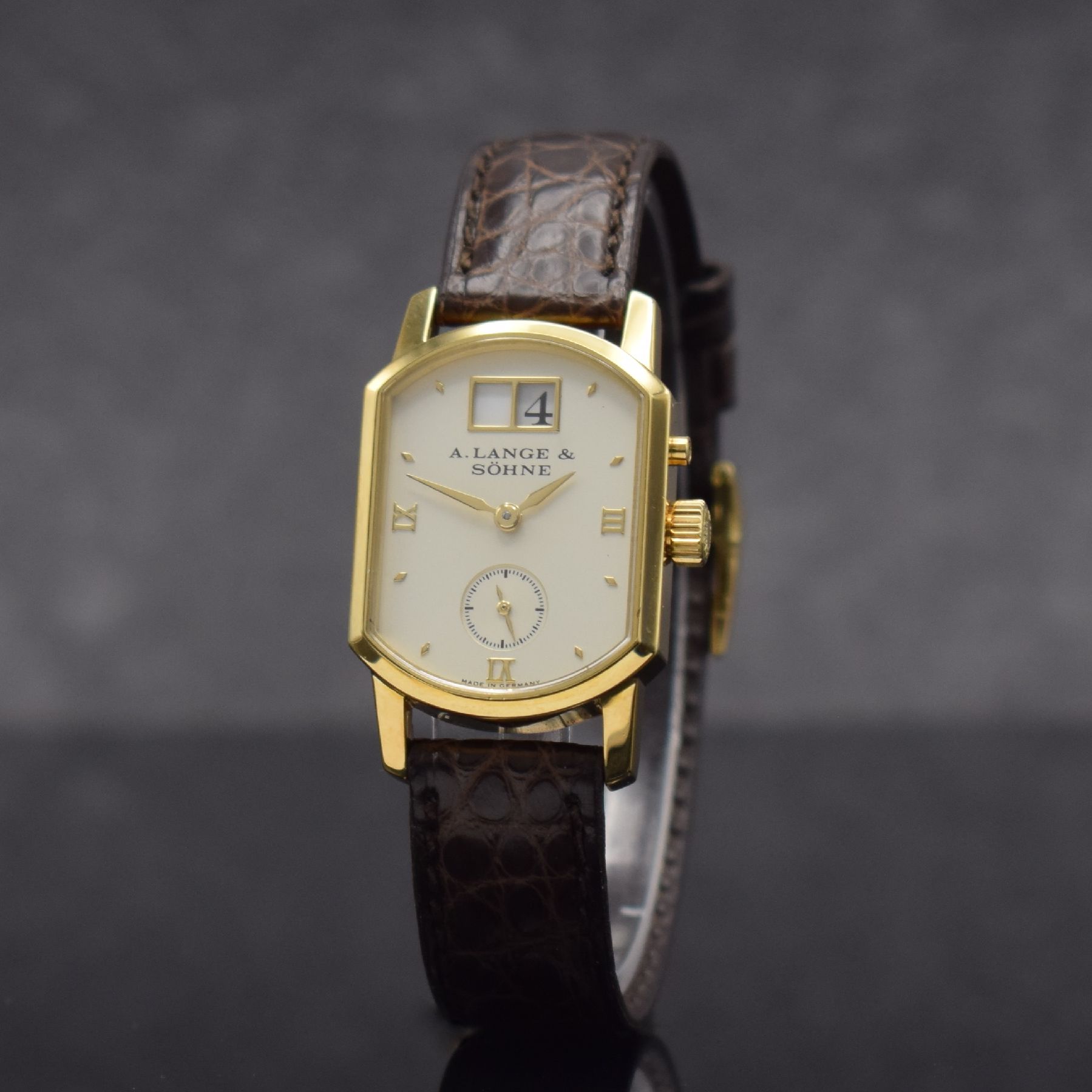 Detail b: A. LANGE & SÖHNE Arkade seltene Damenarmbanduhr in GG 750/000 Ref. 103.021, Deutschland um 2000, Handaufzug, beids. vergl. Geh., Boden 4-fach ...