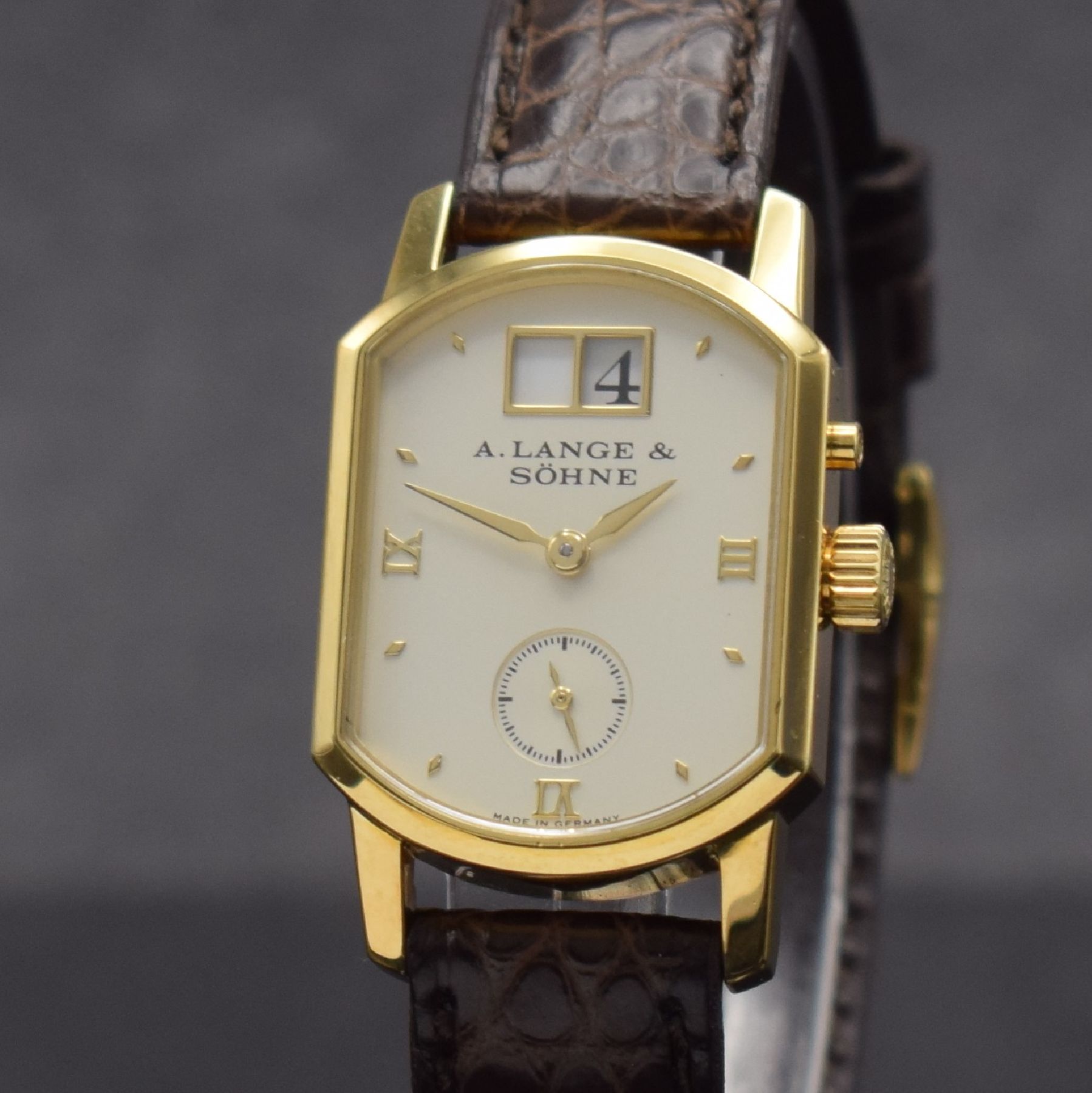 Detail c: A. LANGE & SÖHNE Arkade seltene Damenarmbanduhr in GG 750/000 Ref. 103.021, Deutschland um 2000, Handaufzug, beids. vergl. Geh., Boden 4-fach ...