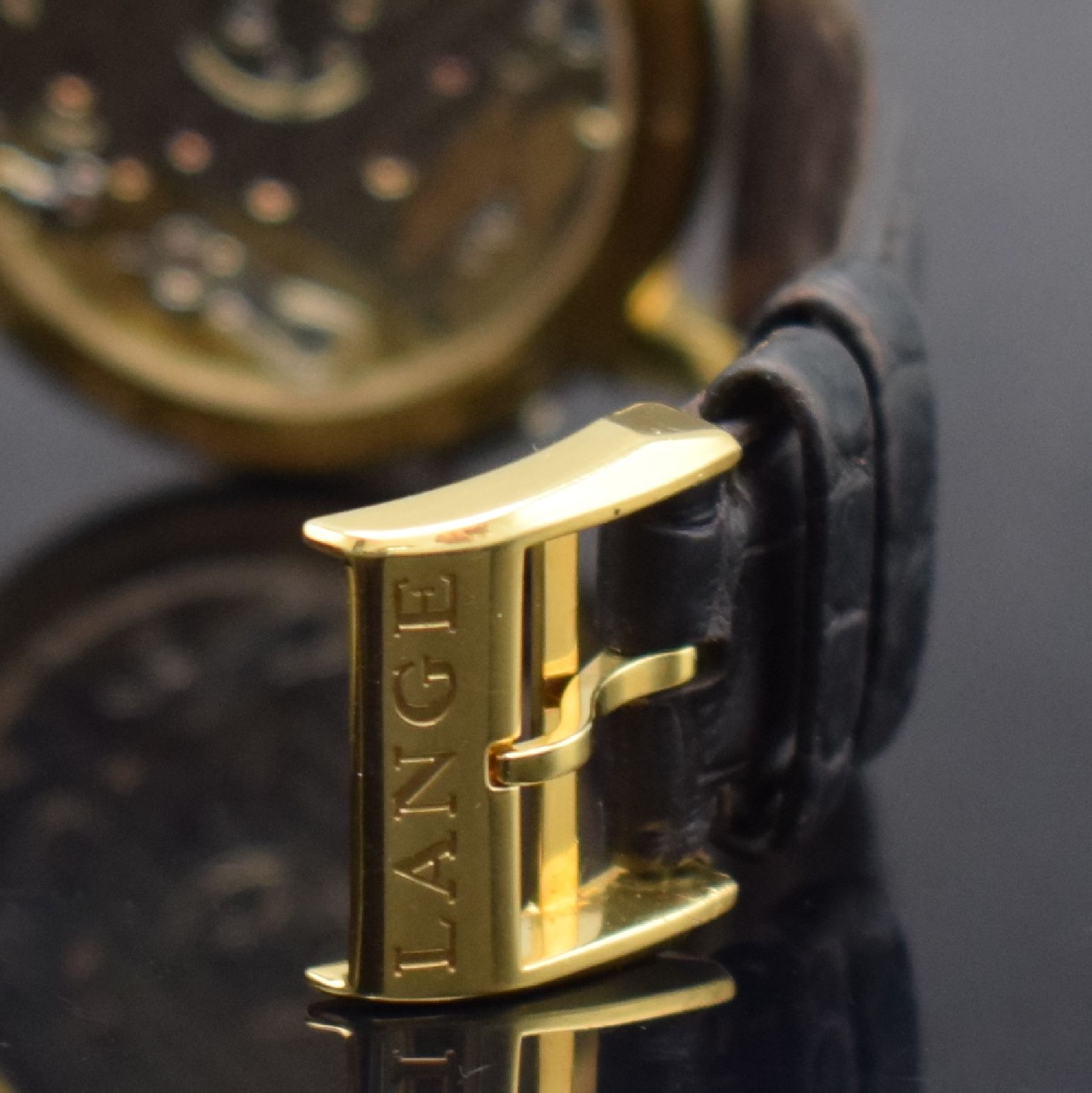 Detail d: A. LANGE & SÖHNE "Lange 1" Referenz 101.021 feine Herrenarmbanduhr in GG 750/000, Deutschland um 1998, Handaufzug, massives beids. vergl. ...