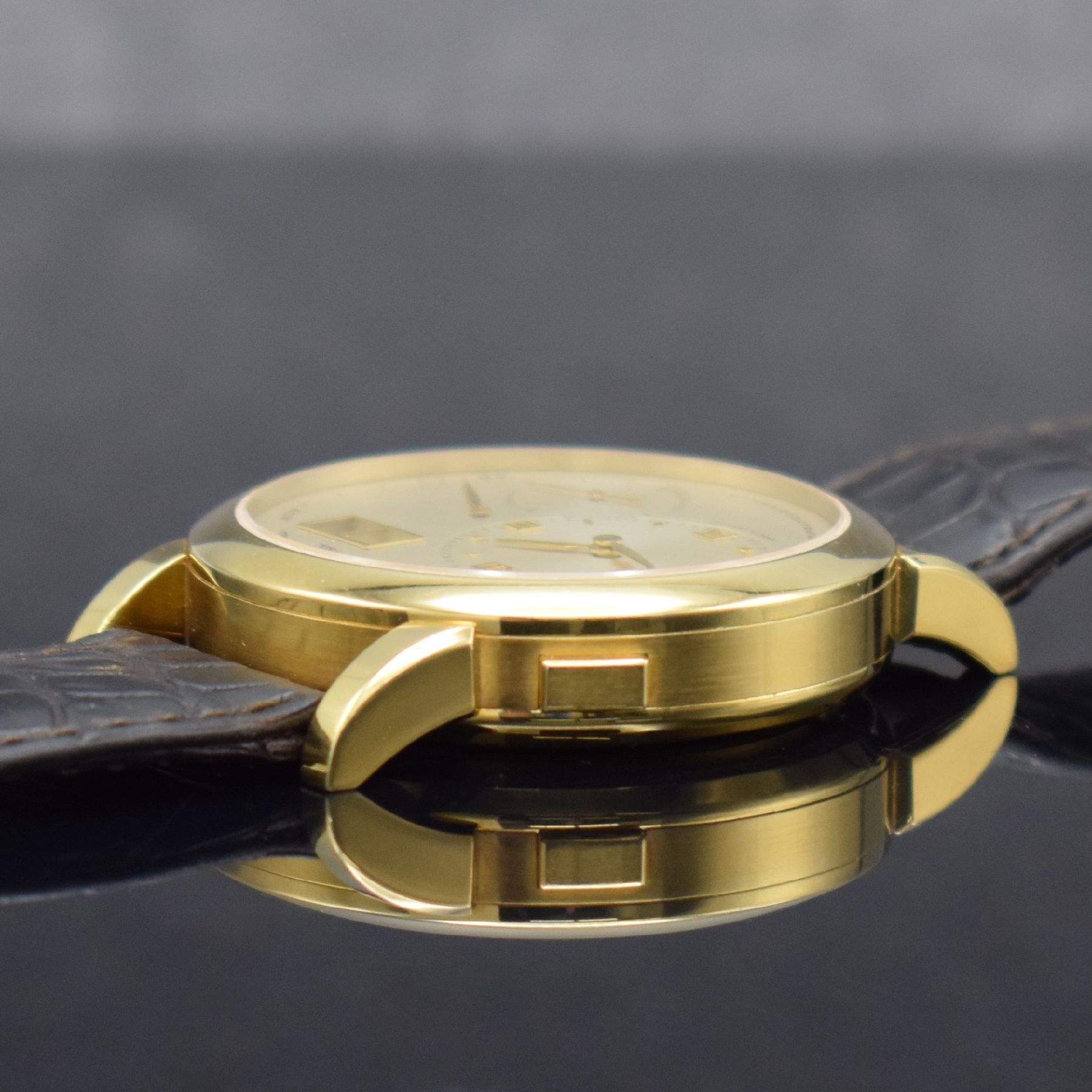 Detail g: A. LANGE & SÖHNE "Lange 1" Referenz 101.021 feine Herrenarmbanduhr in GG 750/000, Deutschland um 1998, Handaufzug, massives beids. vergl. ...