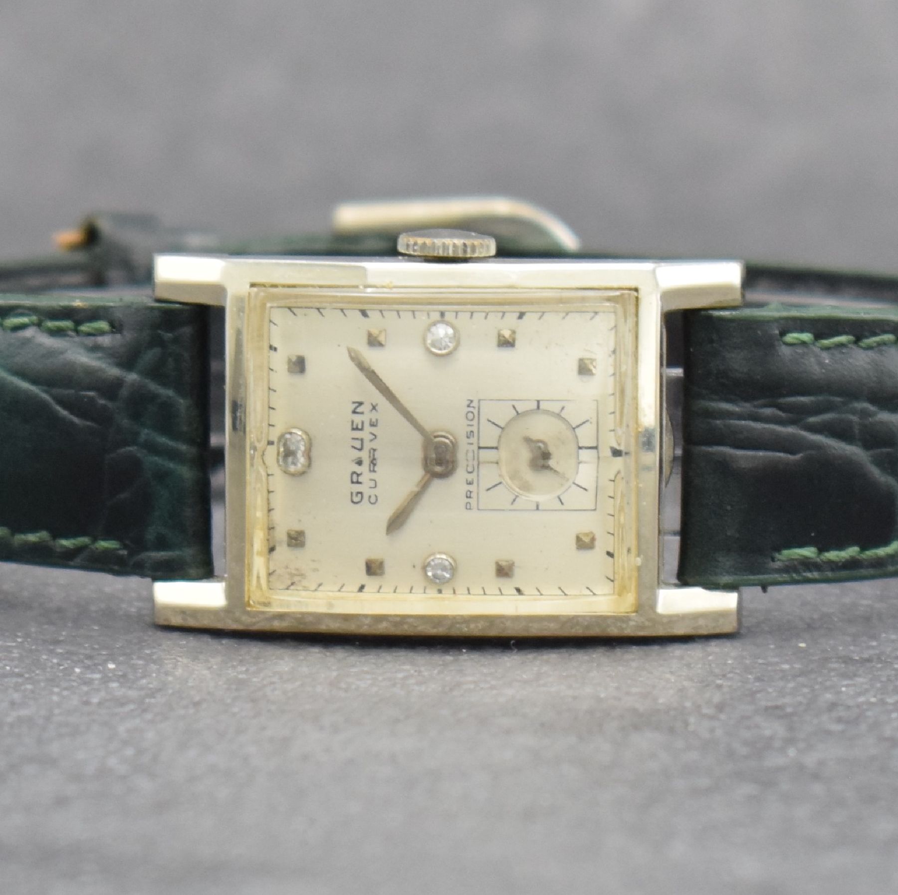 Detail a: GRUEN Curvex Precision Herrenarmbanduhr in WG 585/000, Schweiz/USA um 1940, Handaufzug, in sich gewölbter Boden aufgedr., 2-flächiges Glas, vers. ...