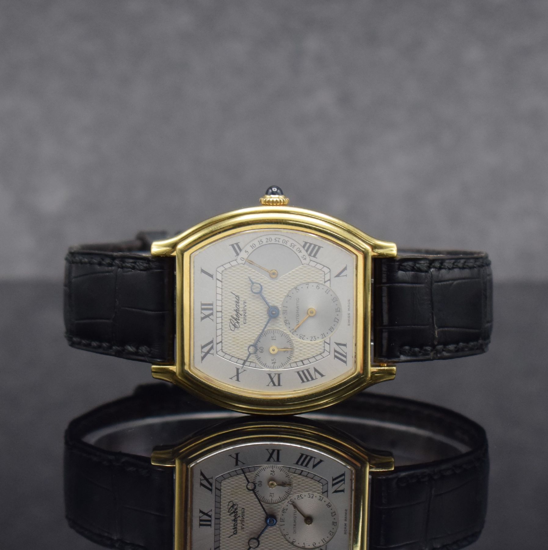 CHOPARD Tonneau Power Reserve Herrenarmbanduhr in GG 750/000, Schweiz um 1998, Handaufzug,Ref. 2248, 2-teil. Geh., Boden 8-fach verschr., Lederband ...