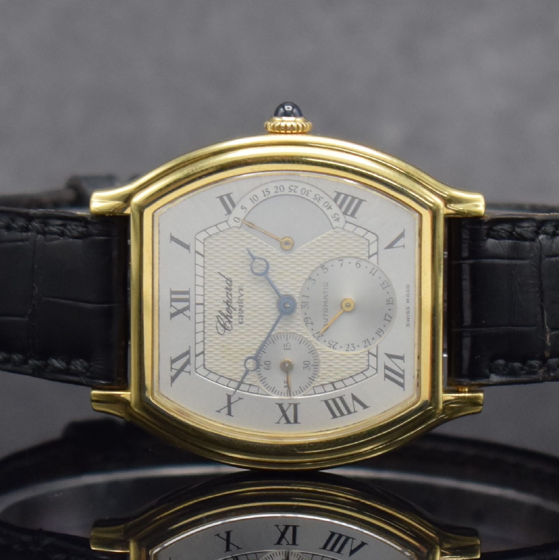 Detail a: CHOPARD Tonneau Power Reserve Herrenarmbanduhr in GG 750/000, Schweiz um 1998, Handaufzug,Ref. 2248, 2-teil. Geh., Boden 8-fach verschr., Lederband ...