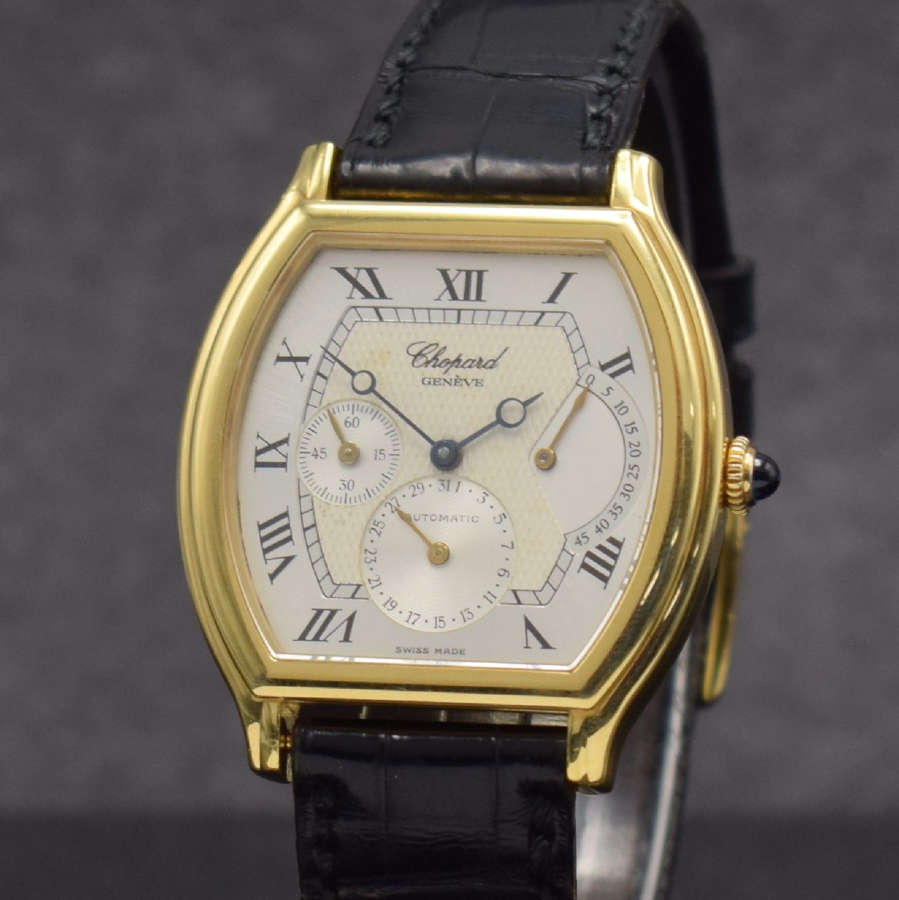 Detail c: CHOPARD Tonneau Power Reserve Herrenarmbanduhr in GG 750/000, Schweiz um 1998, Handaufzug,Ref. 2248, 2-teil. Geh., Boden 8-fach verschr., Lederband ...