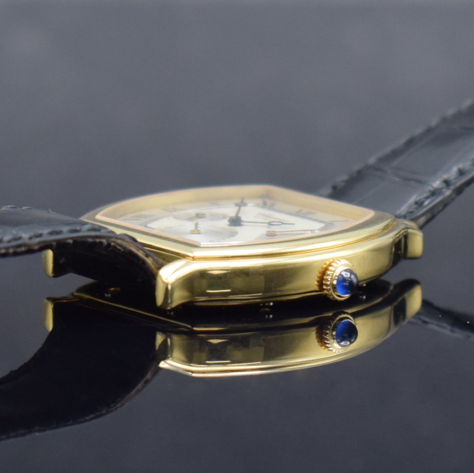 Detail e: CHOPARD Tonneau Power Reserve Herrenarmbanduhr in GG 750/000, Schweiz um 1998, Handaufzug,Ref. 2248, 2-teil. Geh., Boden 8-fach verschr., Lederband ...