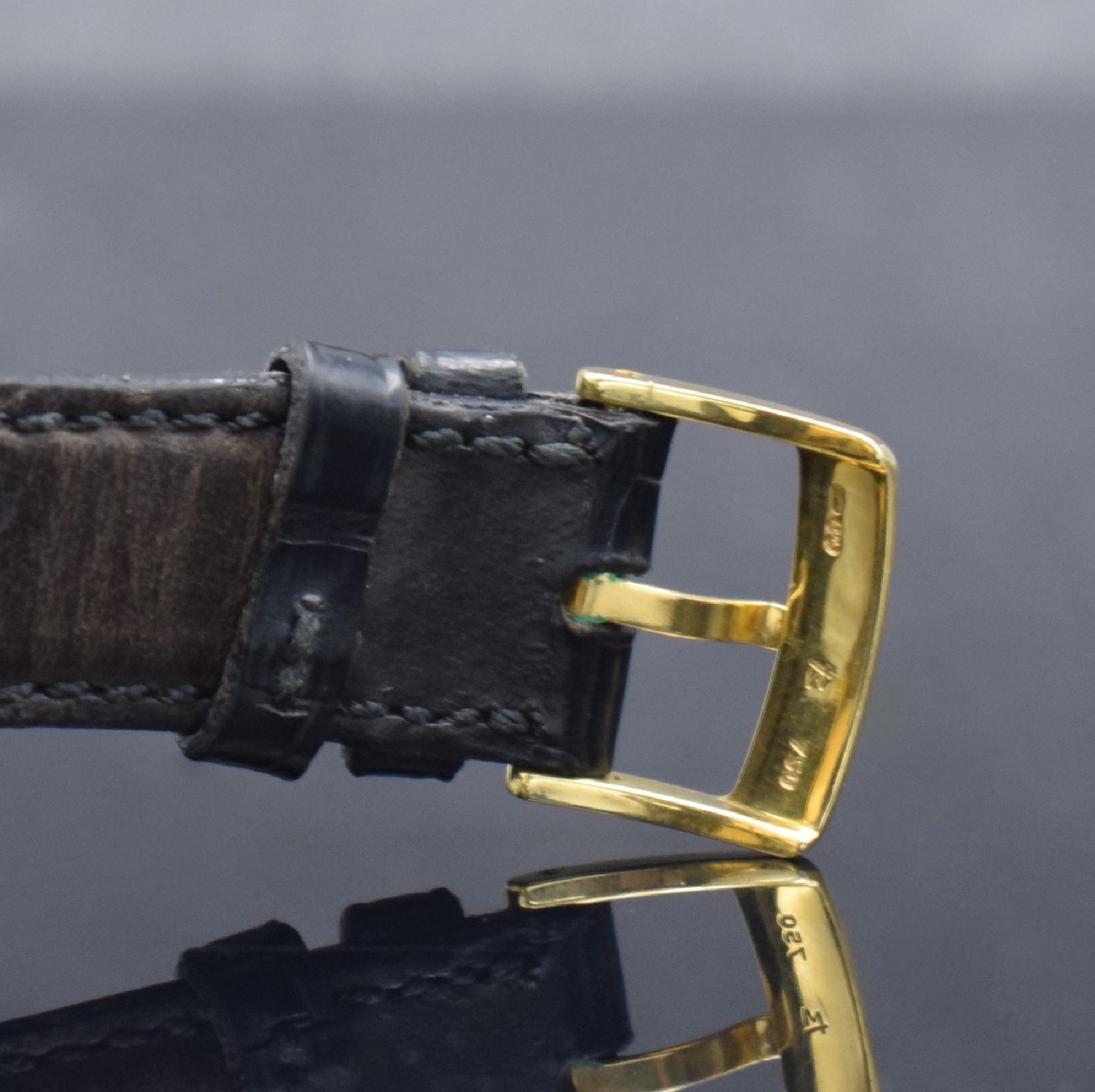 Detail f: CHOPARD Tonneau Power Reserve Herrenarmbanduhr in GG 750/000, Schweiz um 1998, Handaufzug,Ref. 2248, 2-teil. Geh., Boden 8-fach verschr., Lederband ...