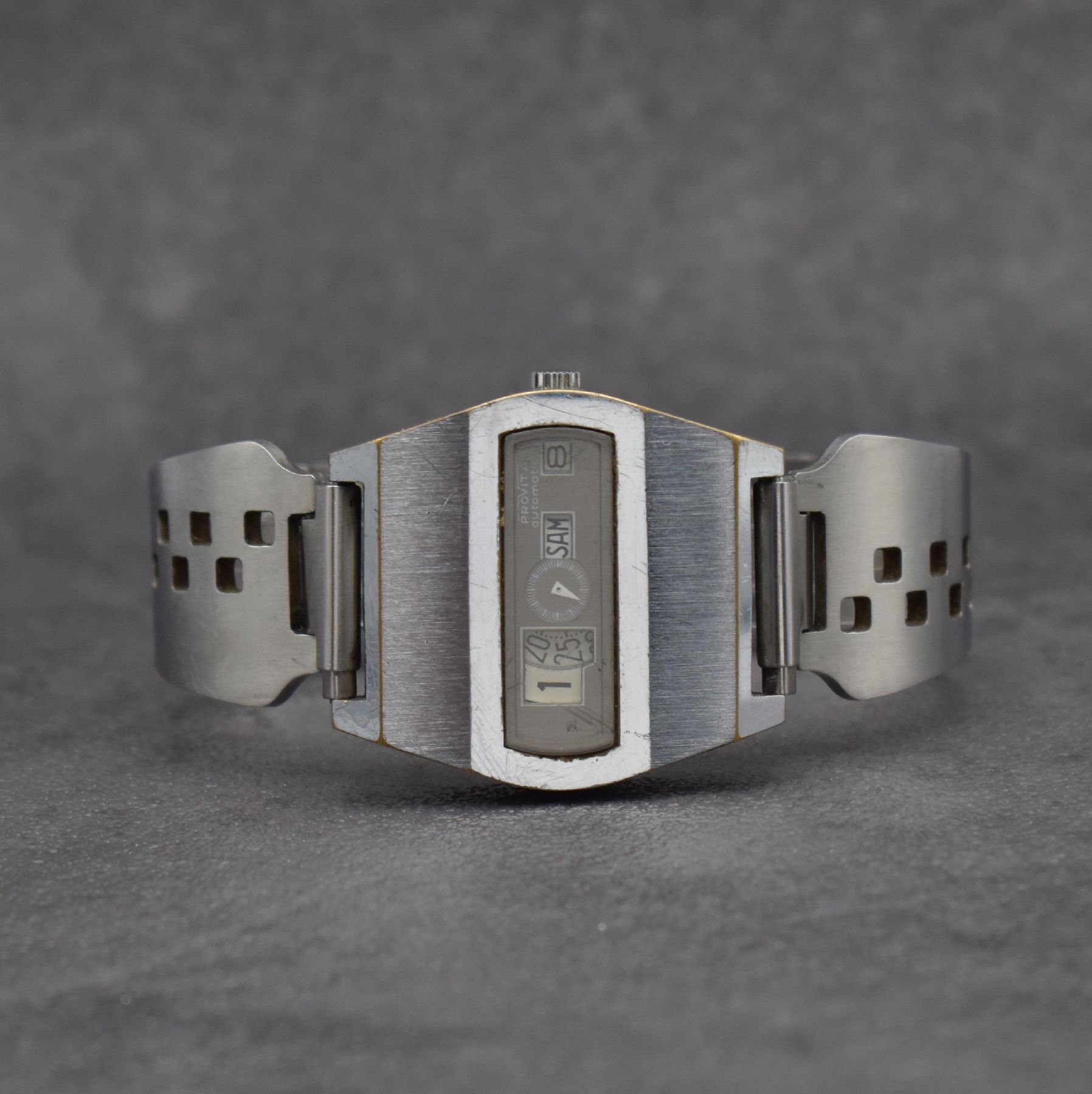 PROVITA Herrenarmbanduhr mit digitaler Anzeige, Schweiz um 1970, Automatik, verchr. Geh., Stahlboden aufgedr., neutr. Stahlband später, digit. ...