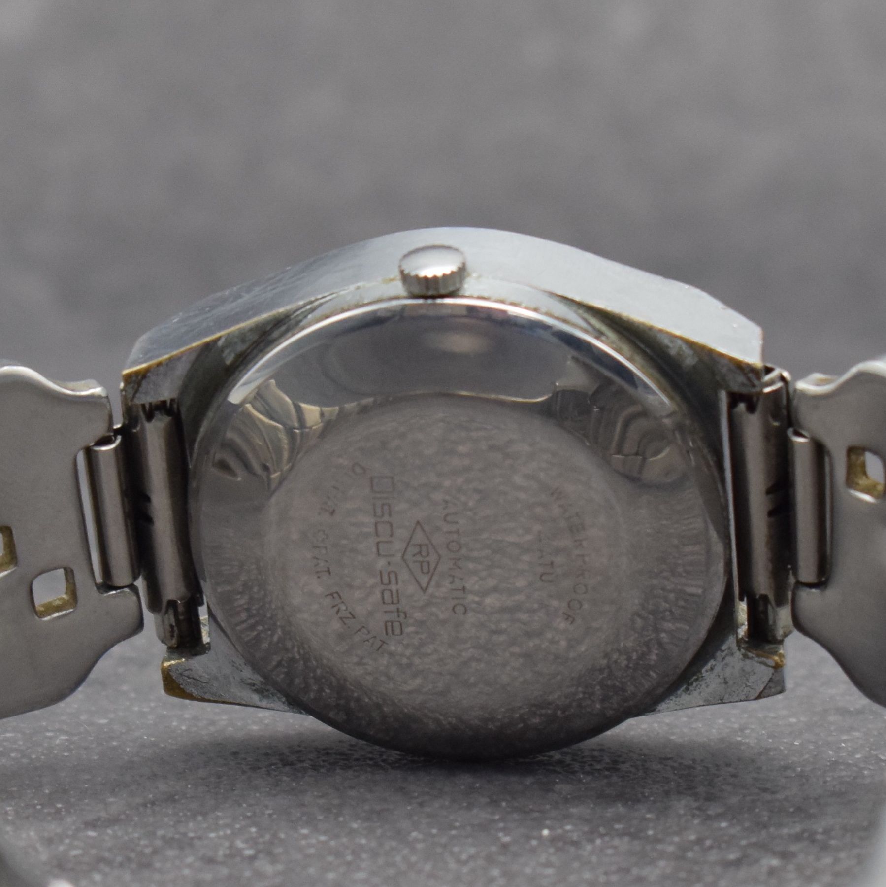 Detail d: PROVITA Herrenarmbanduhr mit digitaler Anzeige, Schweiz um 1970, Automatik, verchr. Geh., Stahlboden aufgedr., neutr. Stahlband später, digit. ...