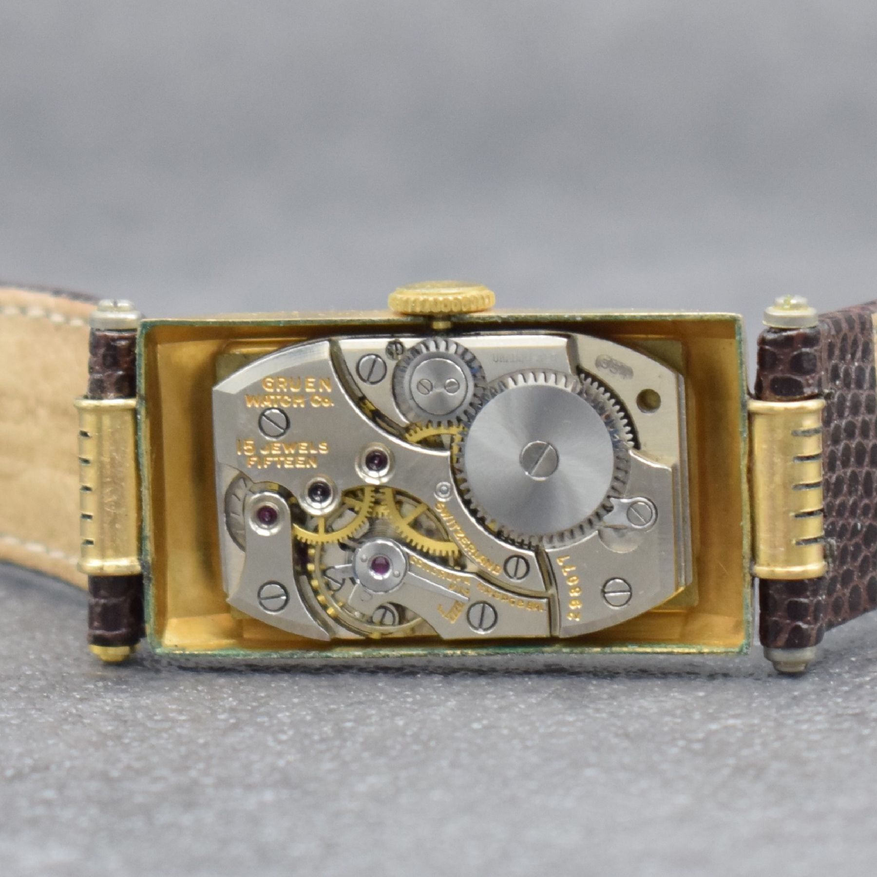 Detail d: Konvolut: 3 GRUEN Armbanduhren, alle Handaufzug, Ende 1940er Jahre, alle GG- Filled-Geh., 1 x Very Thin Precision Herrenarmbanduhr, Zifferbl. ...
