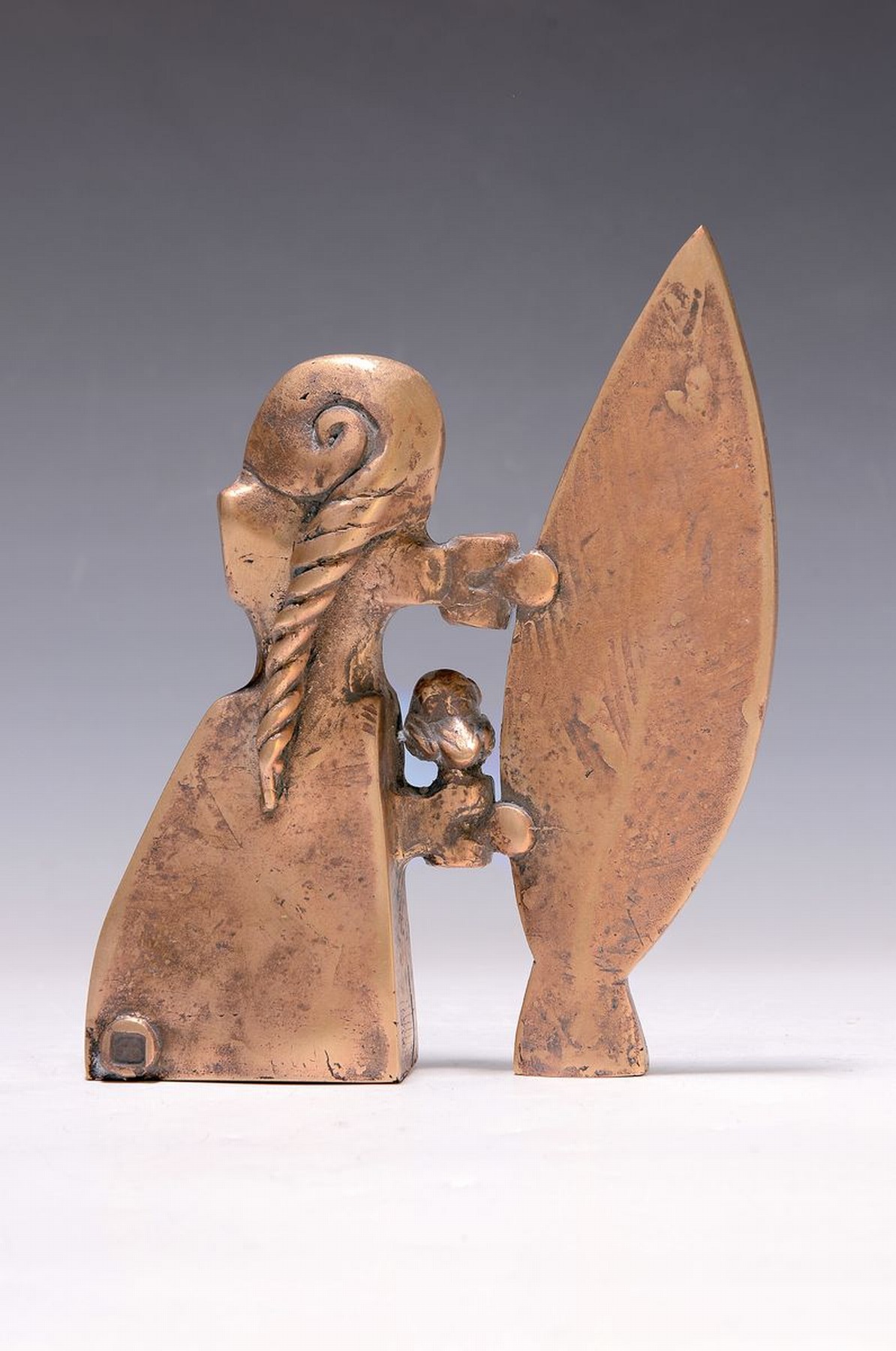 Detail a: Barbara Rumpf,geb. 1960 in Neustadt/Wstr., Bronzeskulptur, "Baumvogelfrau", am Boden monogrammiert, ca. 21 x 16 cm, direkt vom Künstler ...