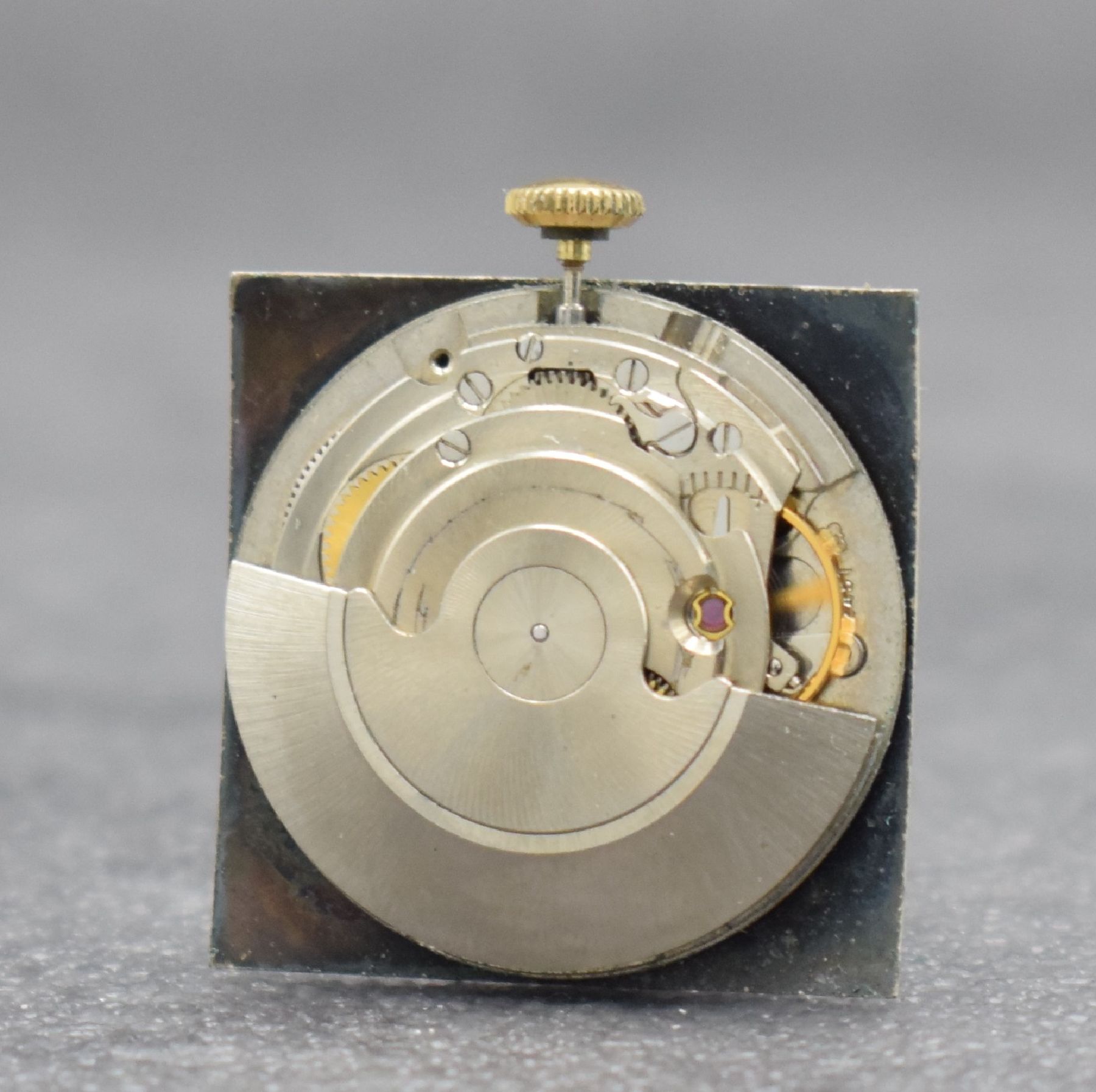 Detail f: PRIOSA Herrenarmbanduhr in GG 585/000, Schweiz um 1965, Automatik, Boden aufgedr., Goldband in GG 585/000 später, silb. Zifferbl. korr., gold. ...