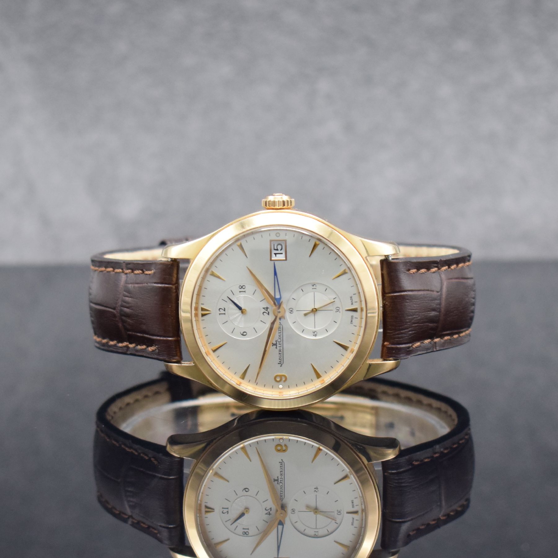 Jaeger-LeCoultre Master Hometime Herrenarmbanduhr in RoséG 750/000, Schweiz verk. lt. beil. Pap. 08/2011, Automatik, Ref. 174.2.05S/Q1622430, beids. ...