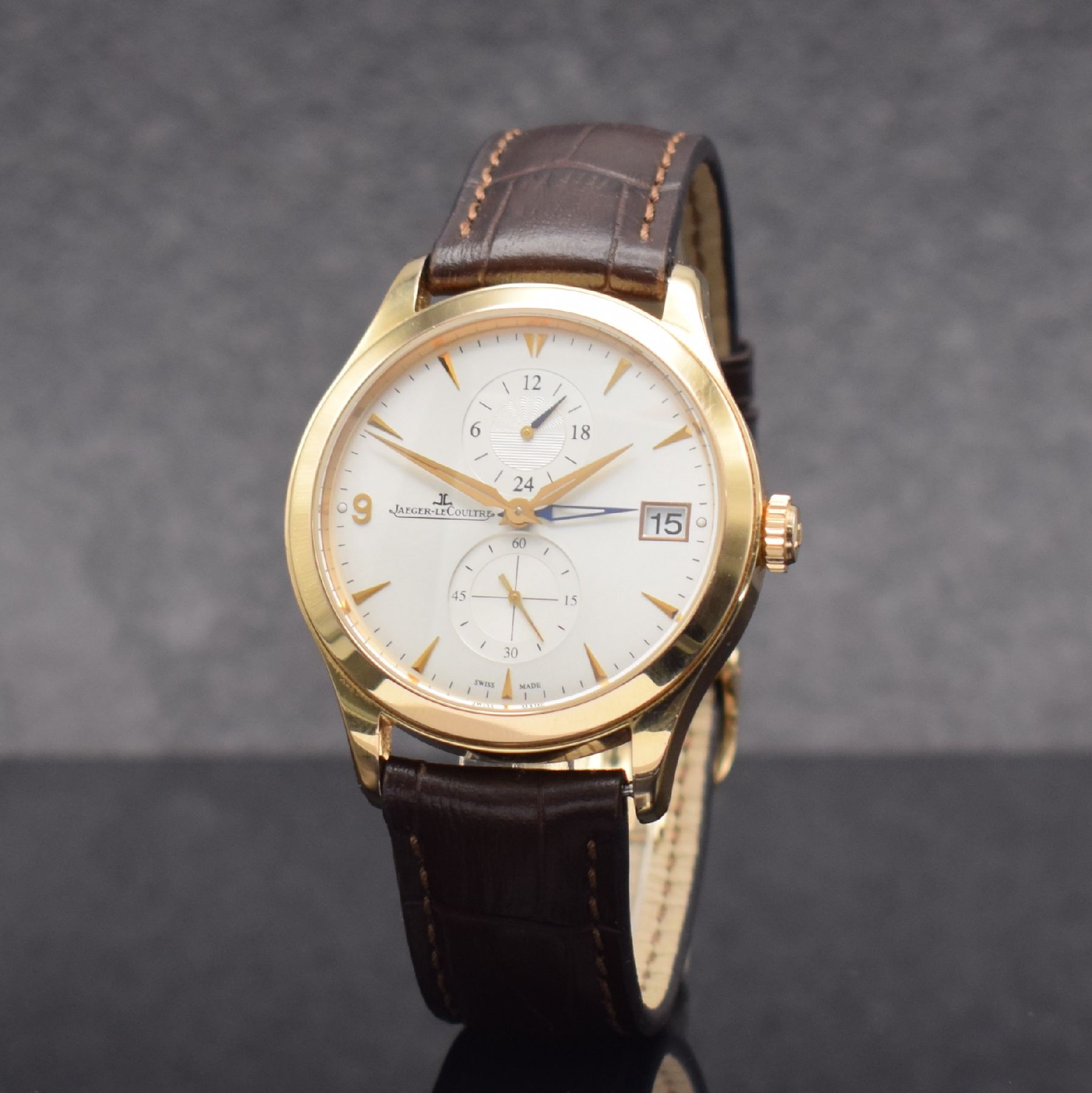 Detail b: Jaeger-LeCoultre Master Hometime Herrenarmbanduhr in RoséG 750/000, Schweiz verk. lt. beil. Pap. 08/2011, Automatik, Ref. 174.2.05S/Q1622430, beids. ...