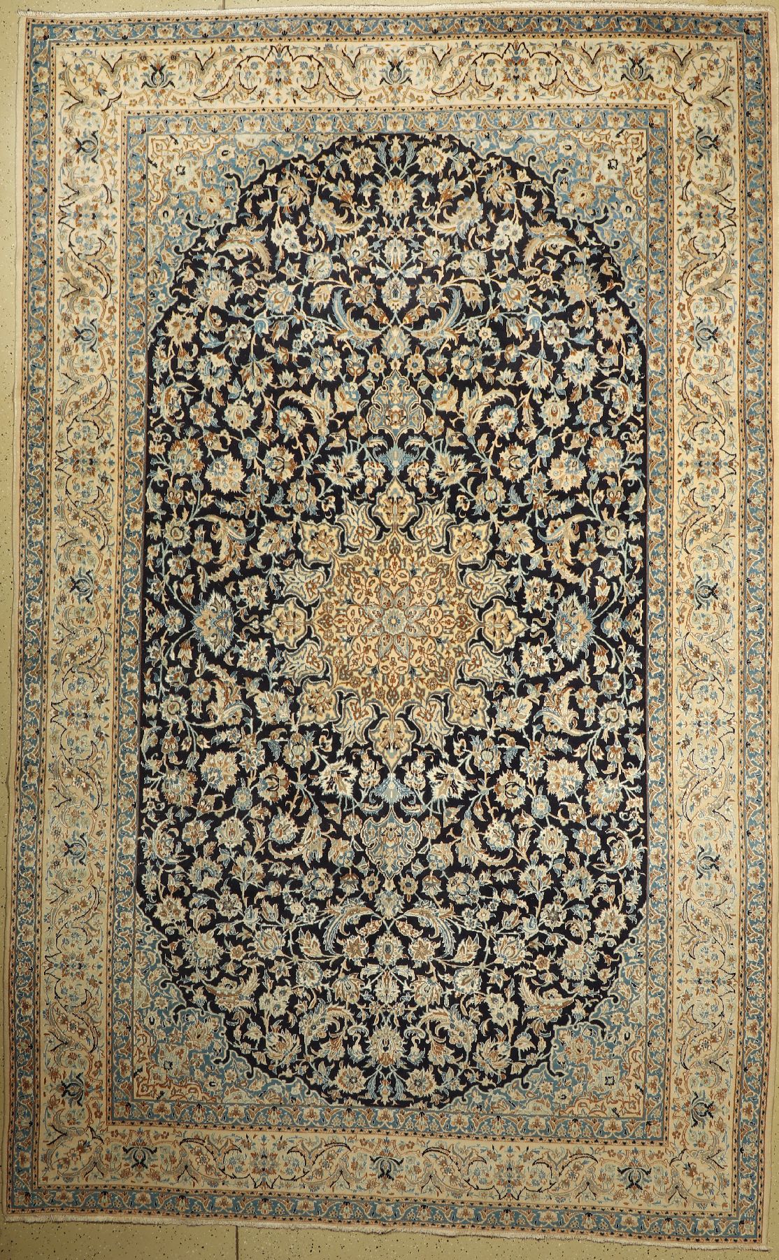 Nain fein (9 La), Persien, ca. 40 Jahre, Korkwolle, ca. 396 x 250 cm, guter Zustand