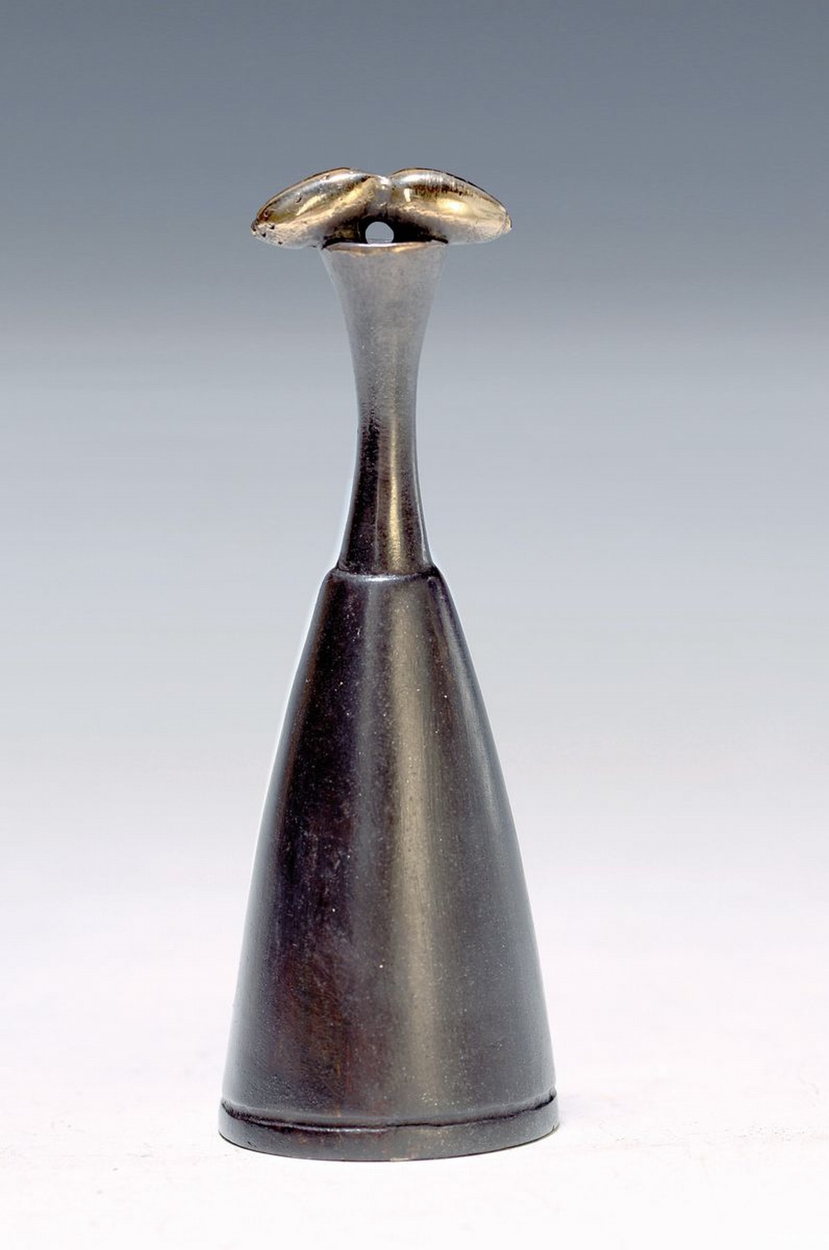 Paul Wunderlich, 1927-2010, Bronzeskulptur, Löschhütchen, sign., num. 1551, ca. 9 cm